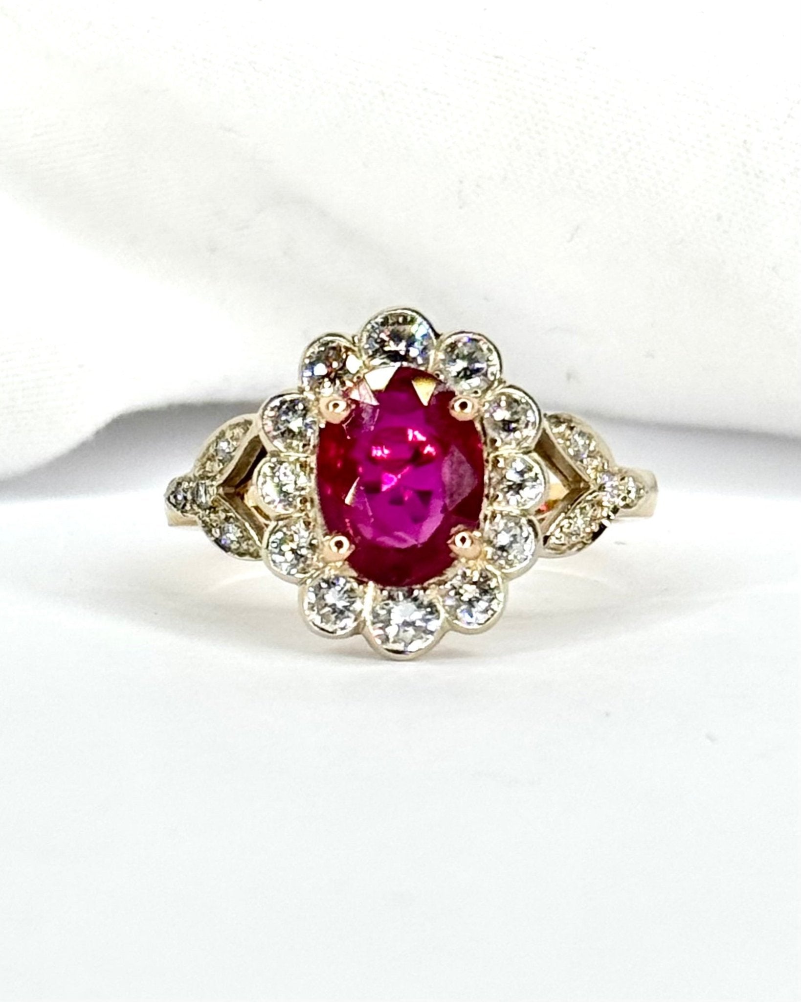 Bague Marguerite Rubis 1.85 carat & Diamants 0.60 carat "Inanna" - Elliade Paris