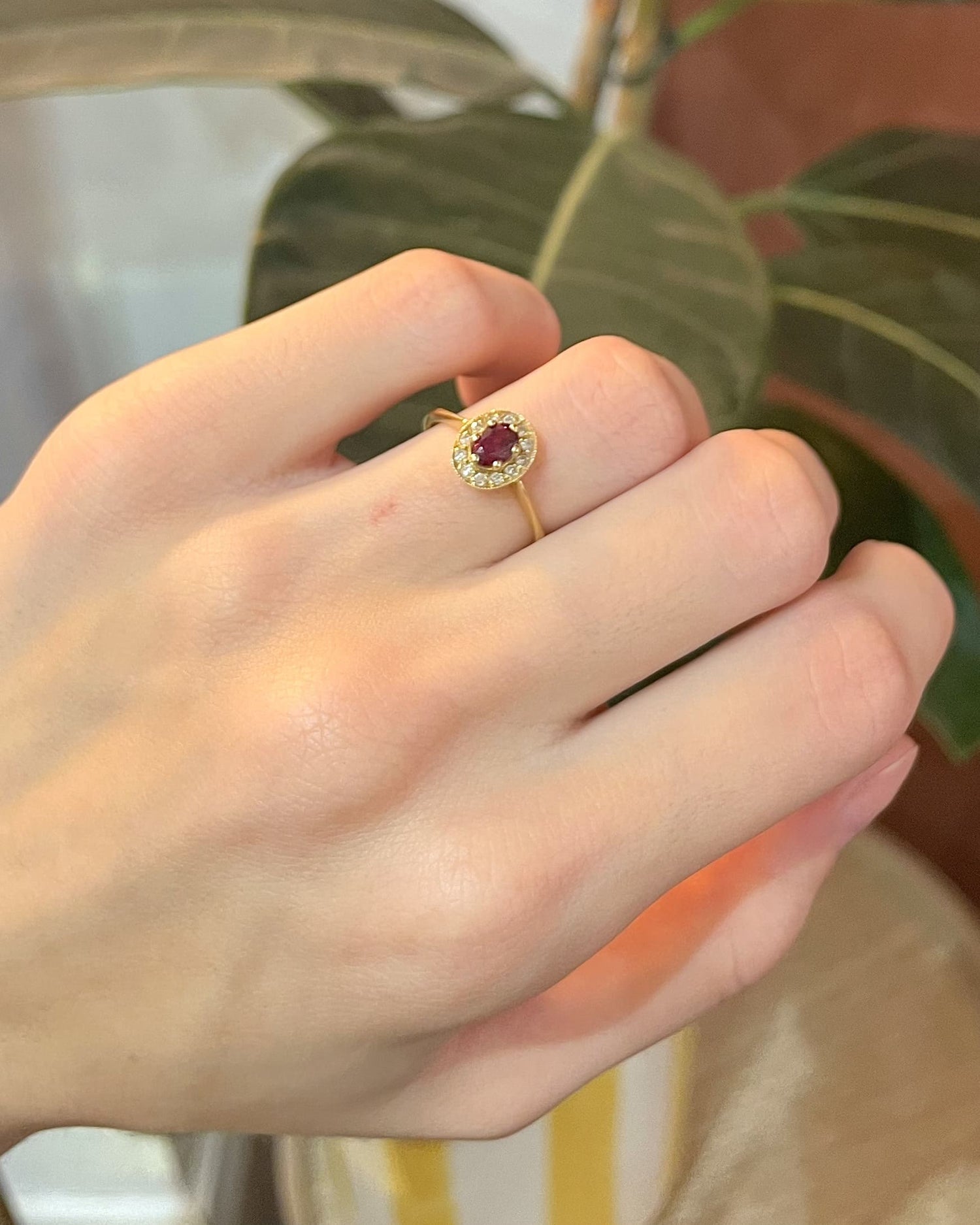 Anillo Art Déco con rubí y diamantes, margarita "Bridget"