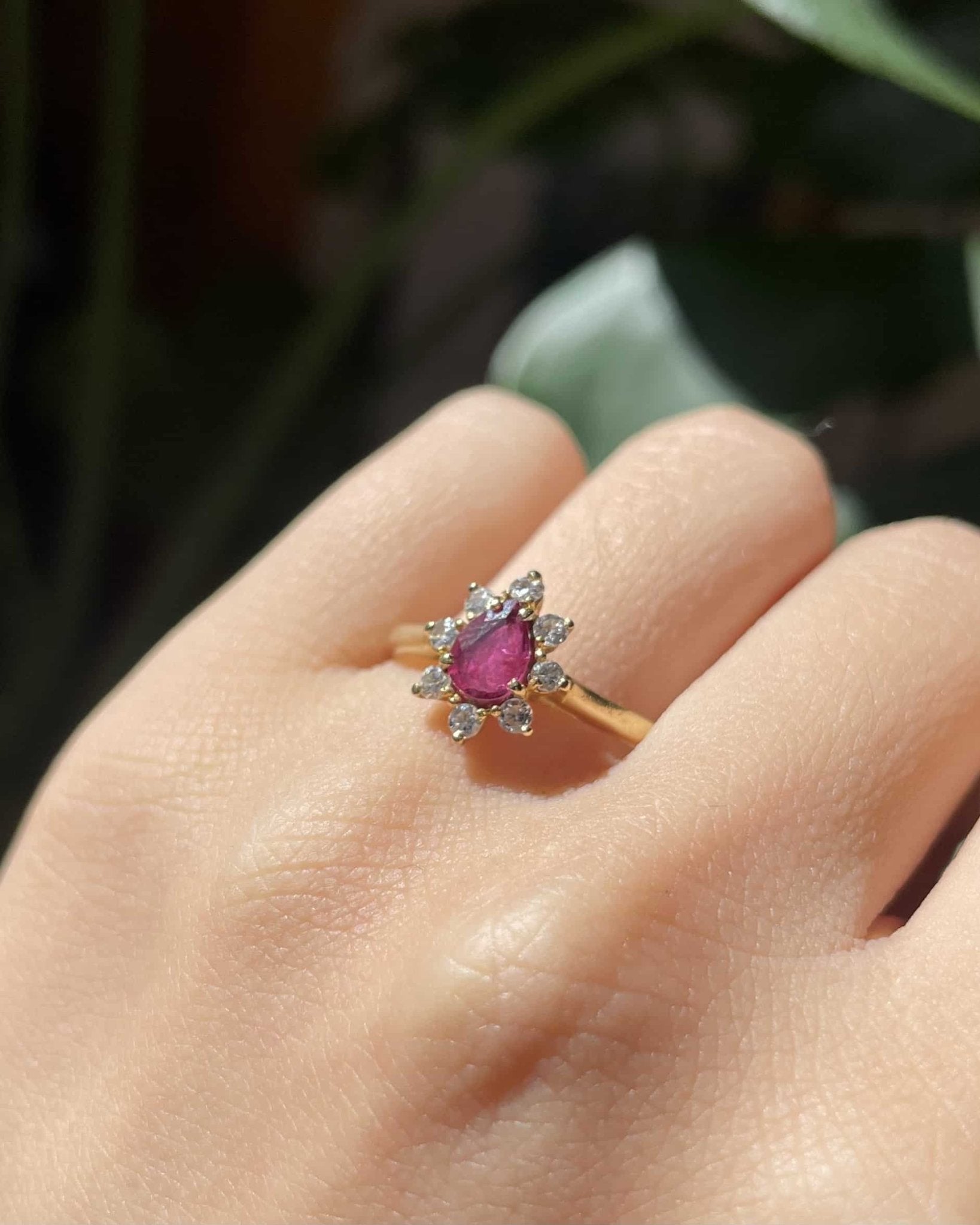 Bague Marguerite Rubis & 8 Diamants "Rosalie" - Elliade Paris
