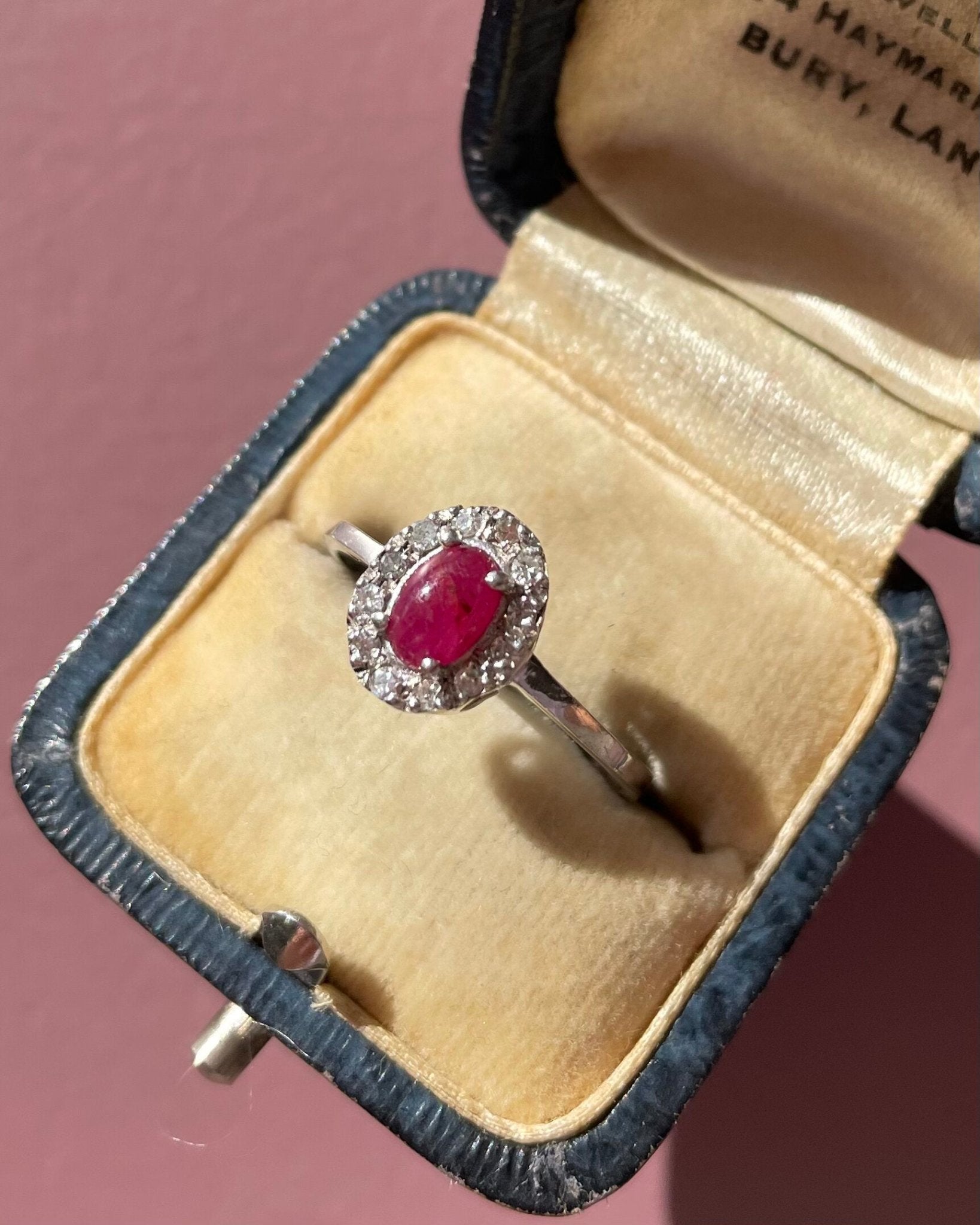 Bague Marguerite Rubis Cabochon 0.80 carat & Diamants "Rosy" - Elliade Paris