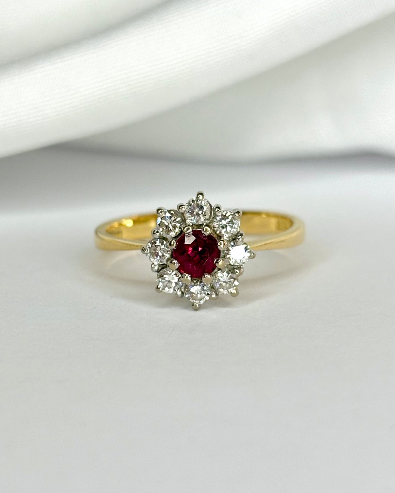 Bague Marguerite Rubis & Diamants 0.40 carat "Hemma" - Elliade Paris