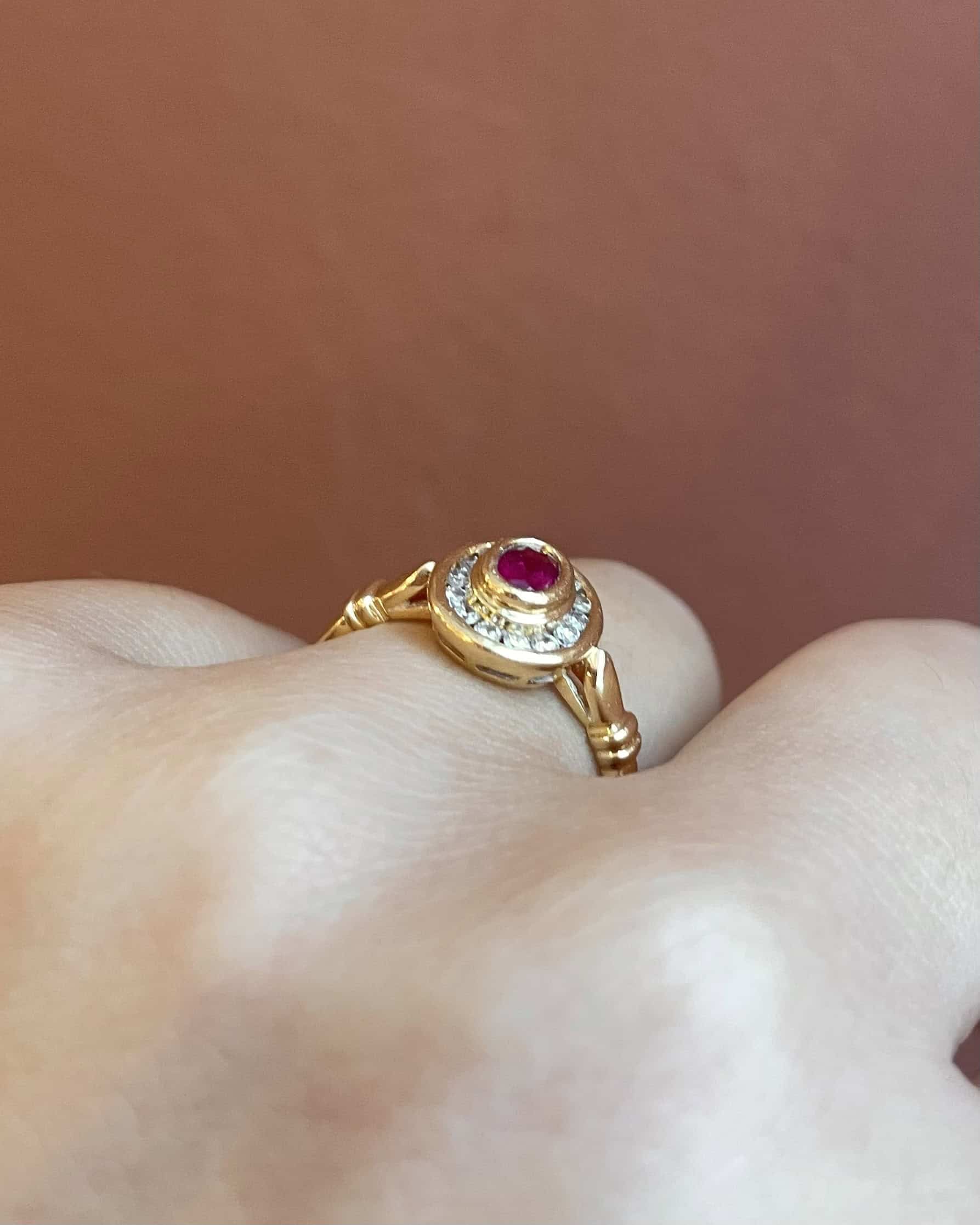 Bague Style Art-Déco Rubis 0.35 carat et Diamants "Carly"