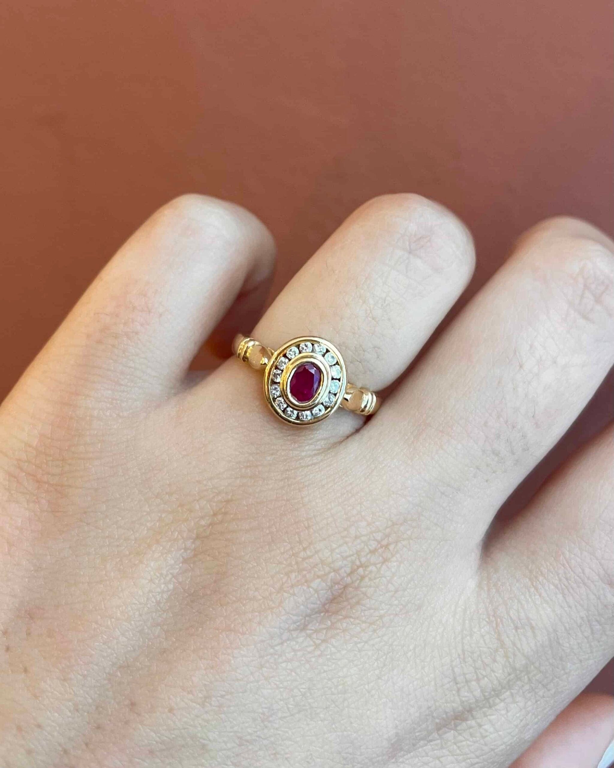 Bague Style Art-Déco Rubis 0.35 carat et Diamants "Carly"