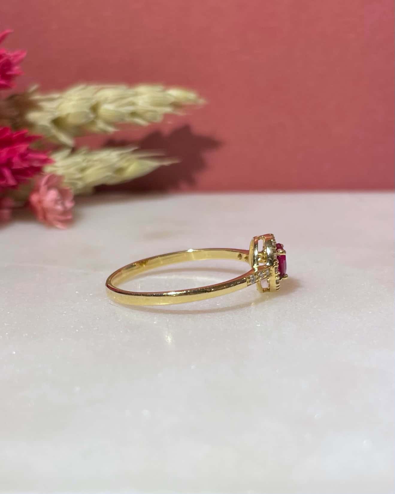 Bague Marguerite Rubis et 18 Diamants "Mina" - Elliade Paris