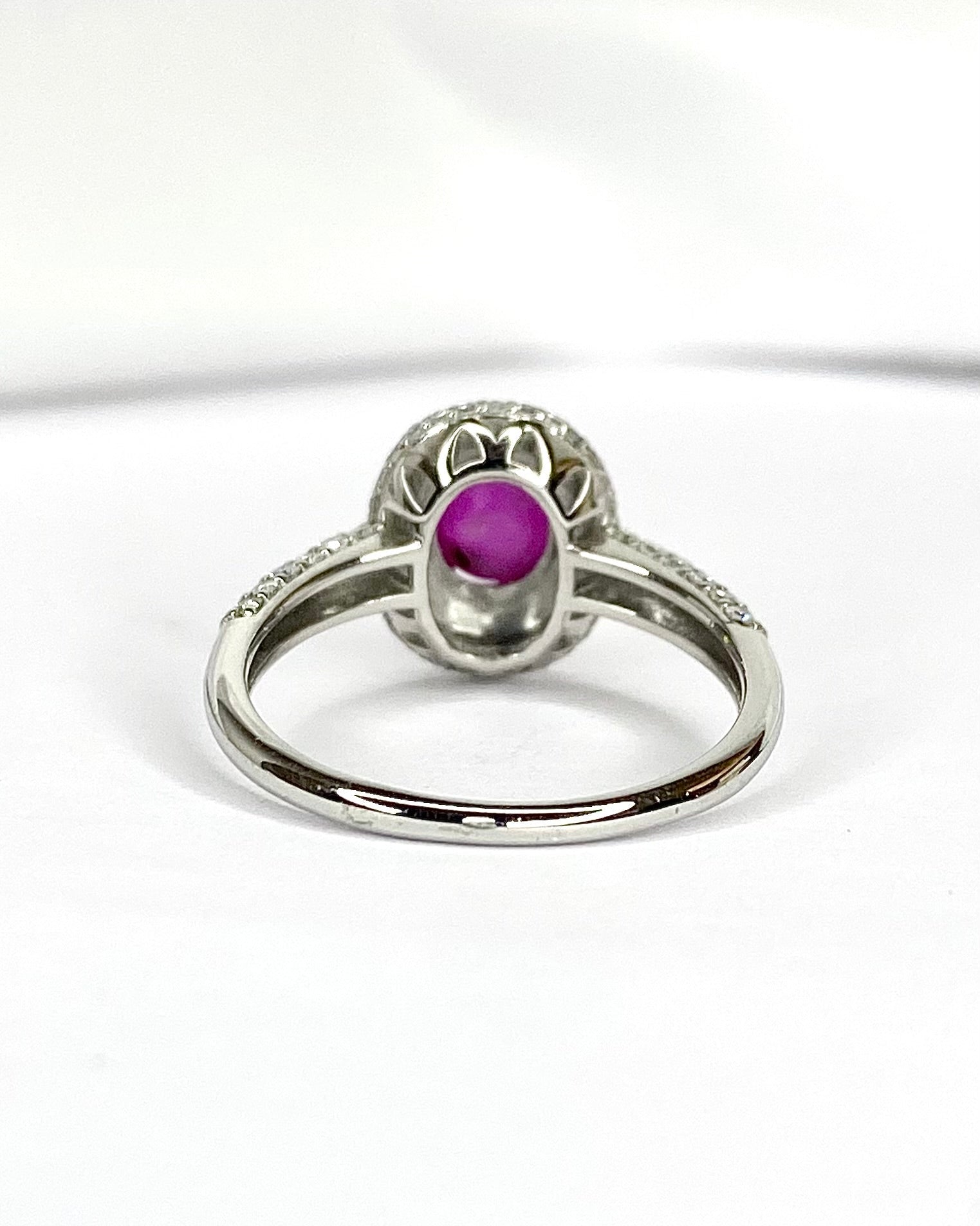 Bague Marguerite Rubis étoilé birman 1.46 carats & Diamants "Céliane" - Elliade Paris