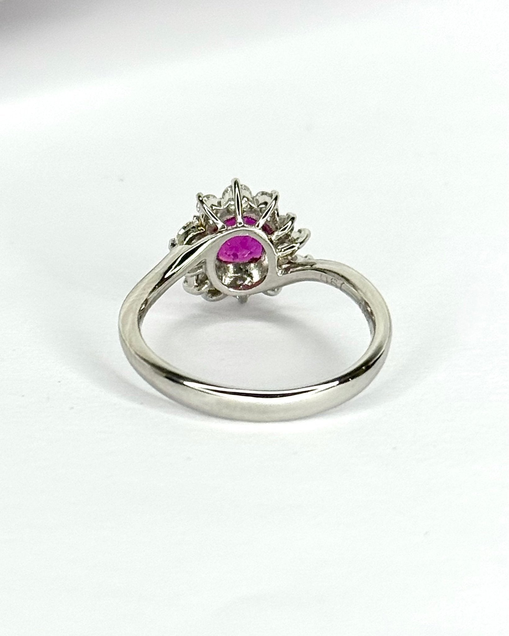 Bague Marguerite Rubis Mozambicain 0.67 carat & Diamants 0.35 carat "Paola" - Elliade Paris