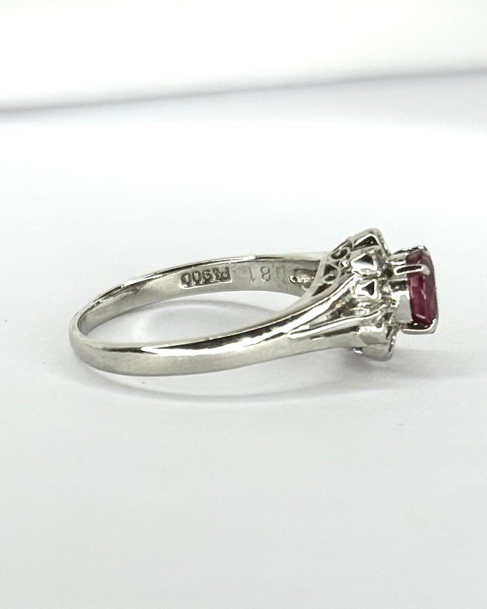 Bague Marguerite Rubis Mozambicain 0.81 carat & Diamants 0.20 carat "Sarah" - Elliade Paris