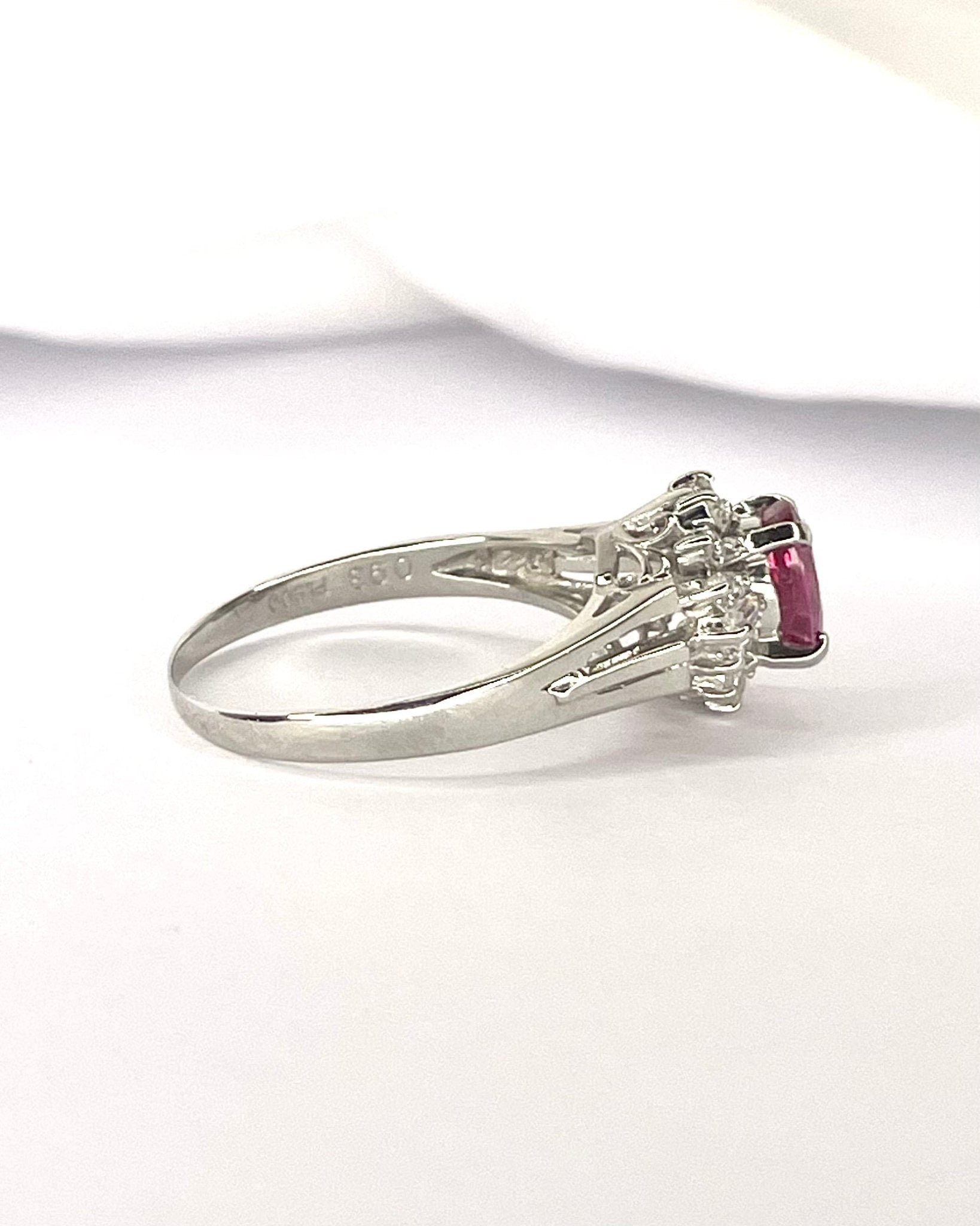Bague Marguerite Rubis Mozambicain 0.93 carat & Diamants 0.29 carat "Vivienne" - Elliade Paris