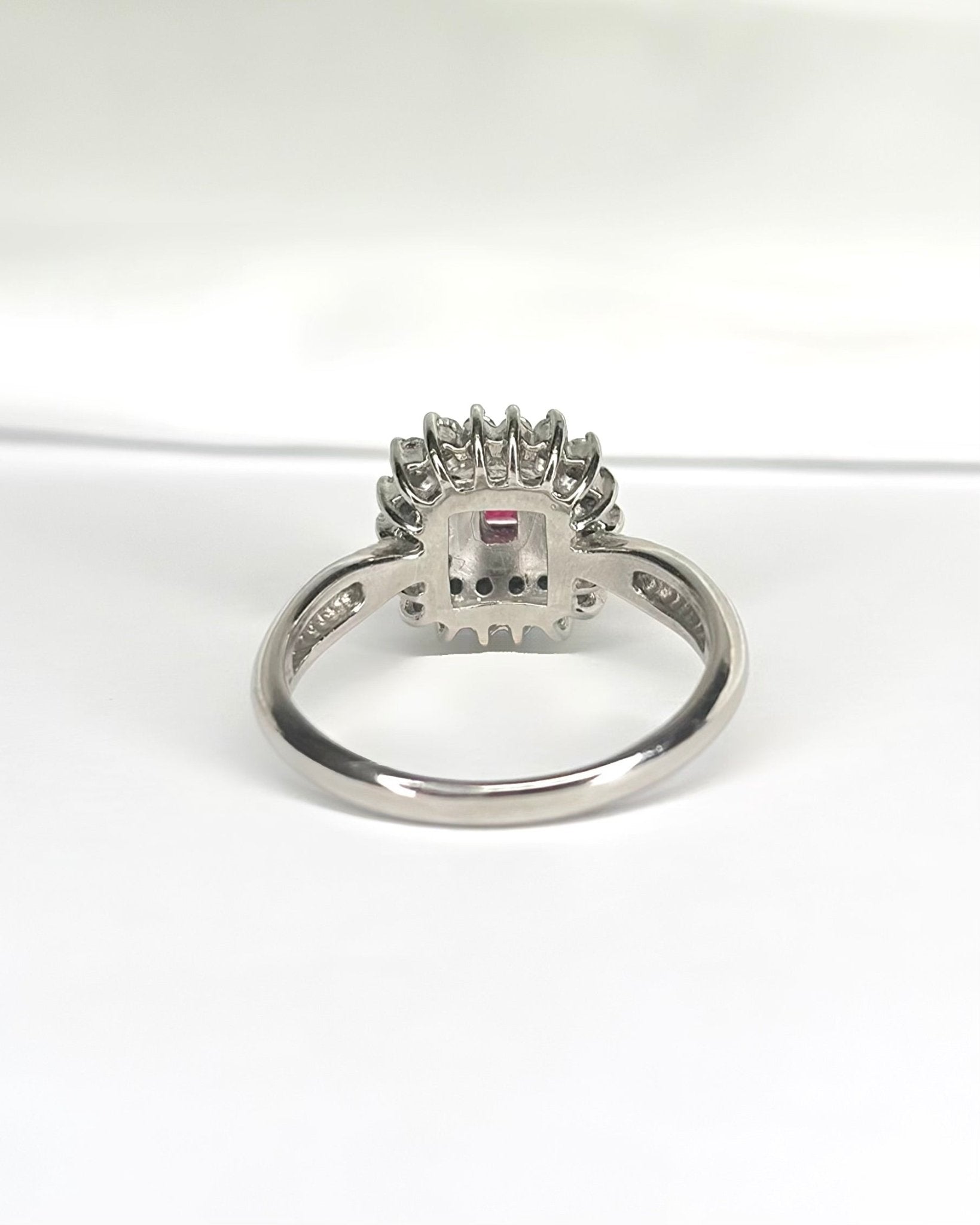 Bague Marguerite Rubis Mozambien 0.43 carat & Diamants 0.43 carat "Monica" - Elliade Paris