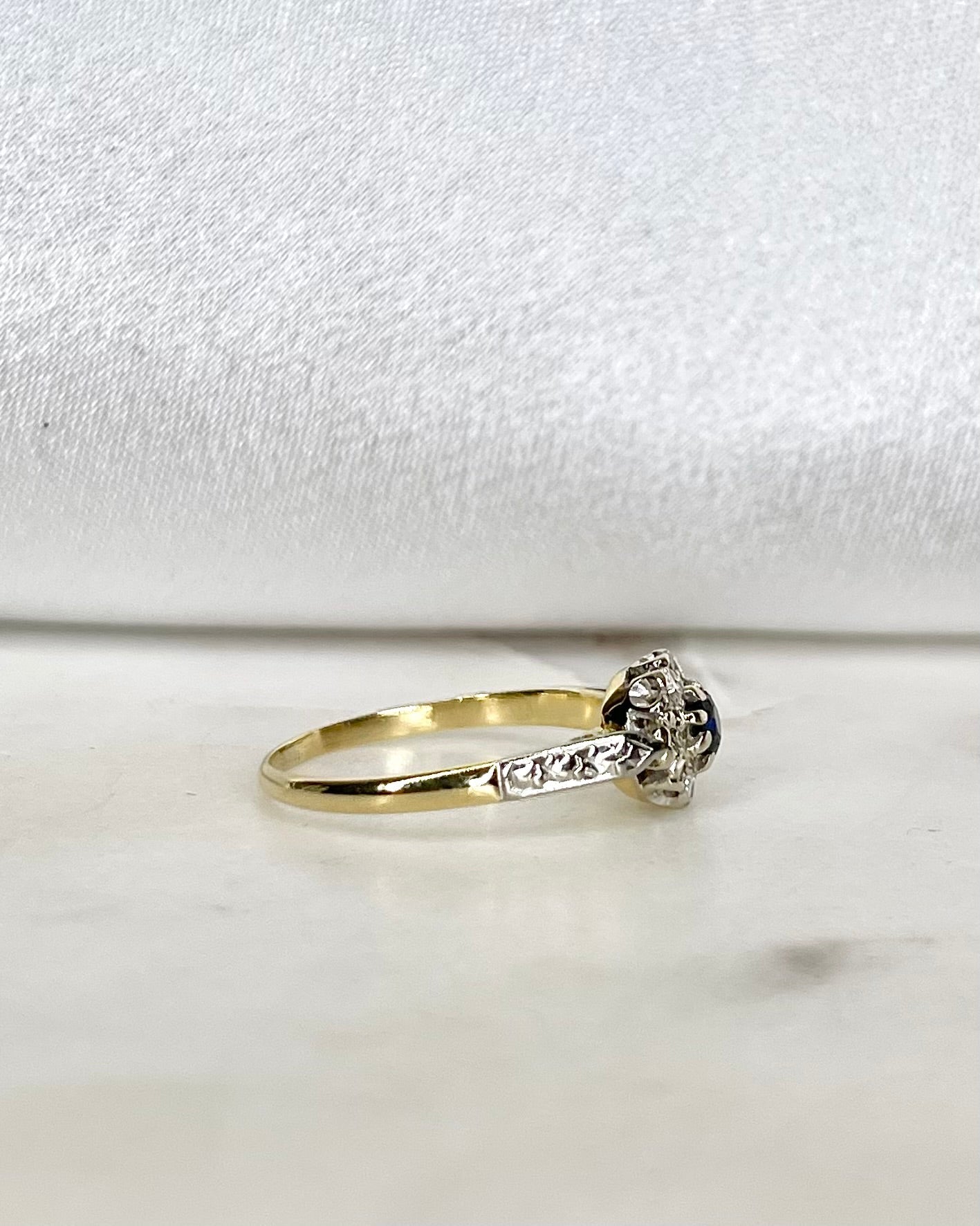 Bague Marguerite Saphir 0.20 carat & Diamants "Hortense" - Elliade Paris