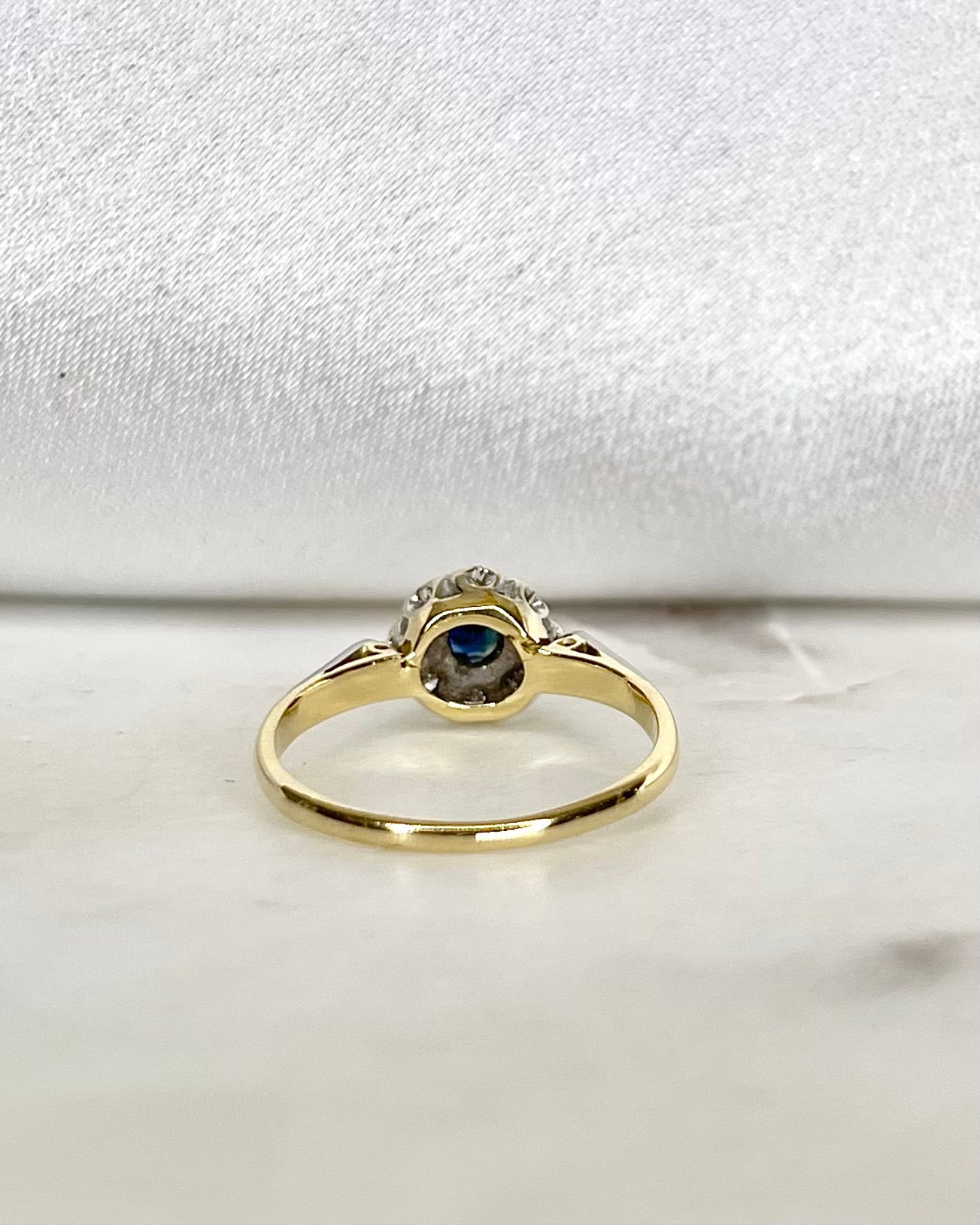 Bague Marguerite Saphir 0.20 carat & Diamants "Hortense" - Elliade Paris
