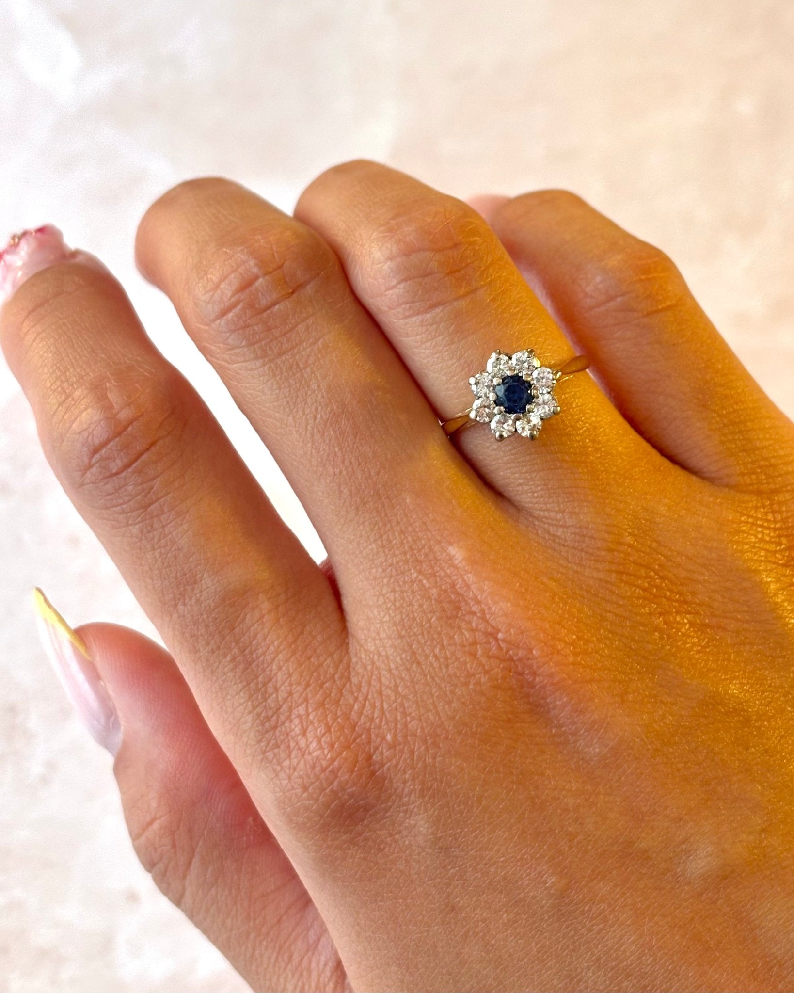 Bague Marguerite Saphir 0.22 carat & Diamants 0.32 carat "Elena" - Elliade Paris