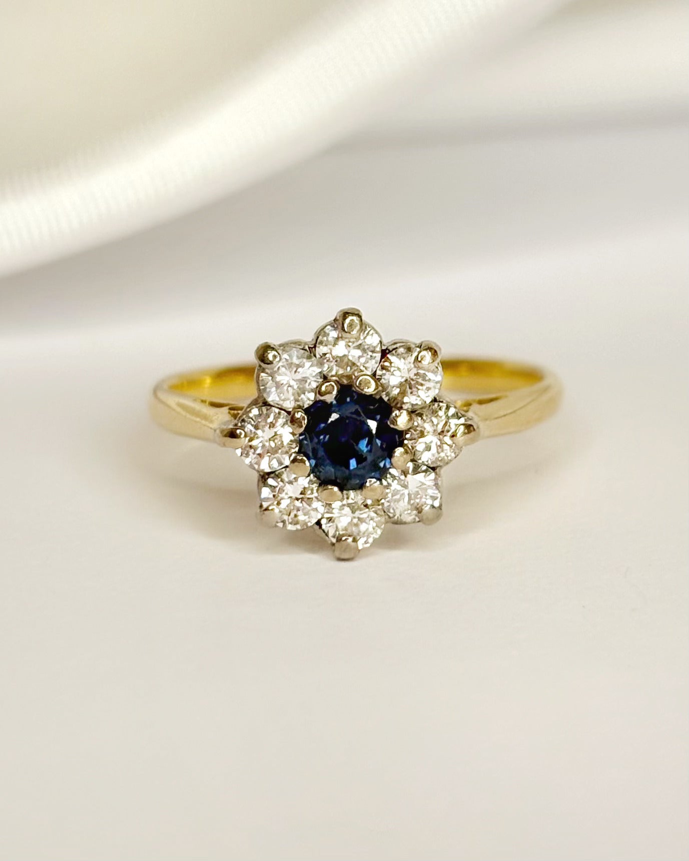 Bague Marguerite Saphir 0.22 carat & Diamants 0.32 carat "Elena" - Elliade Paris