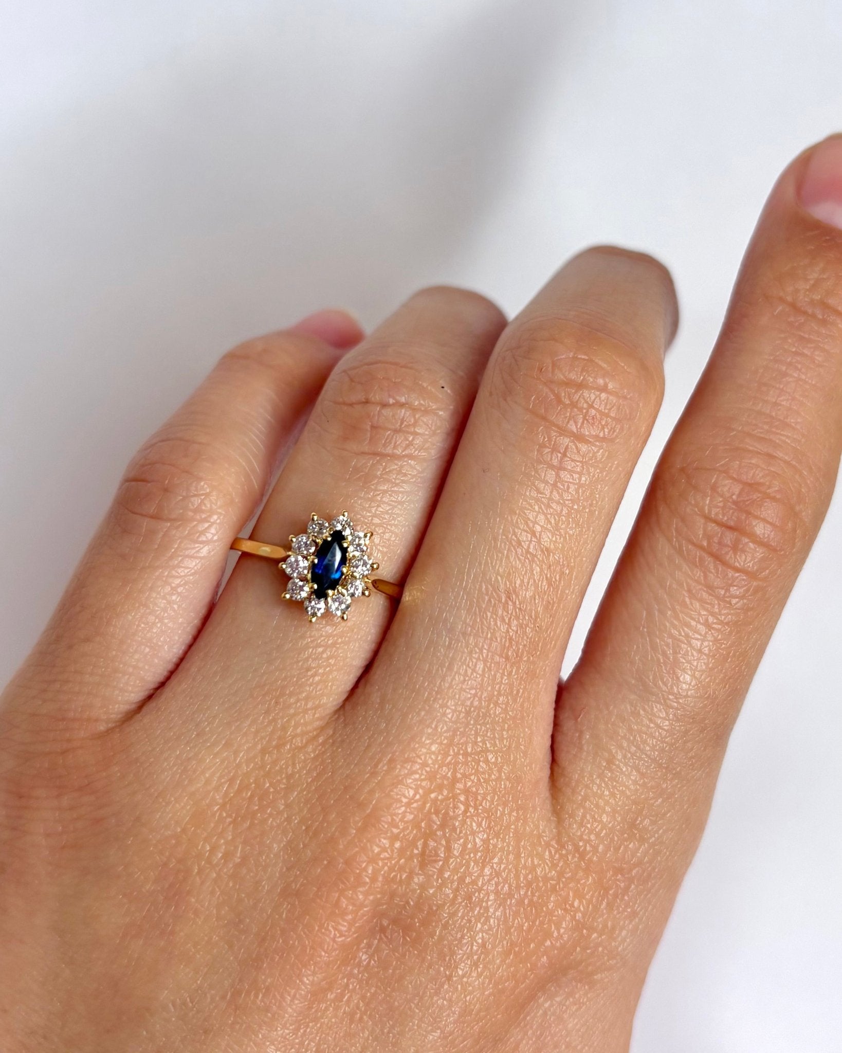 Bague Marguerite Saphir 0.30 carat & Diamants "Sofia" - Elliade Paris