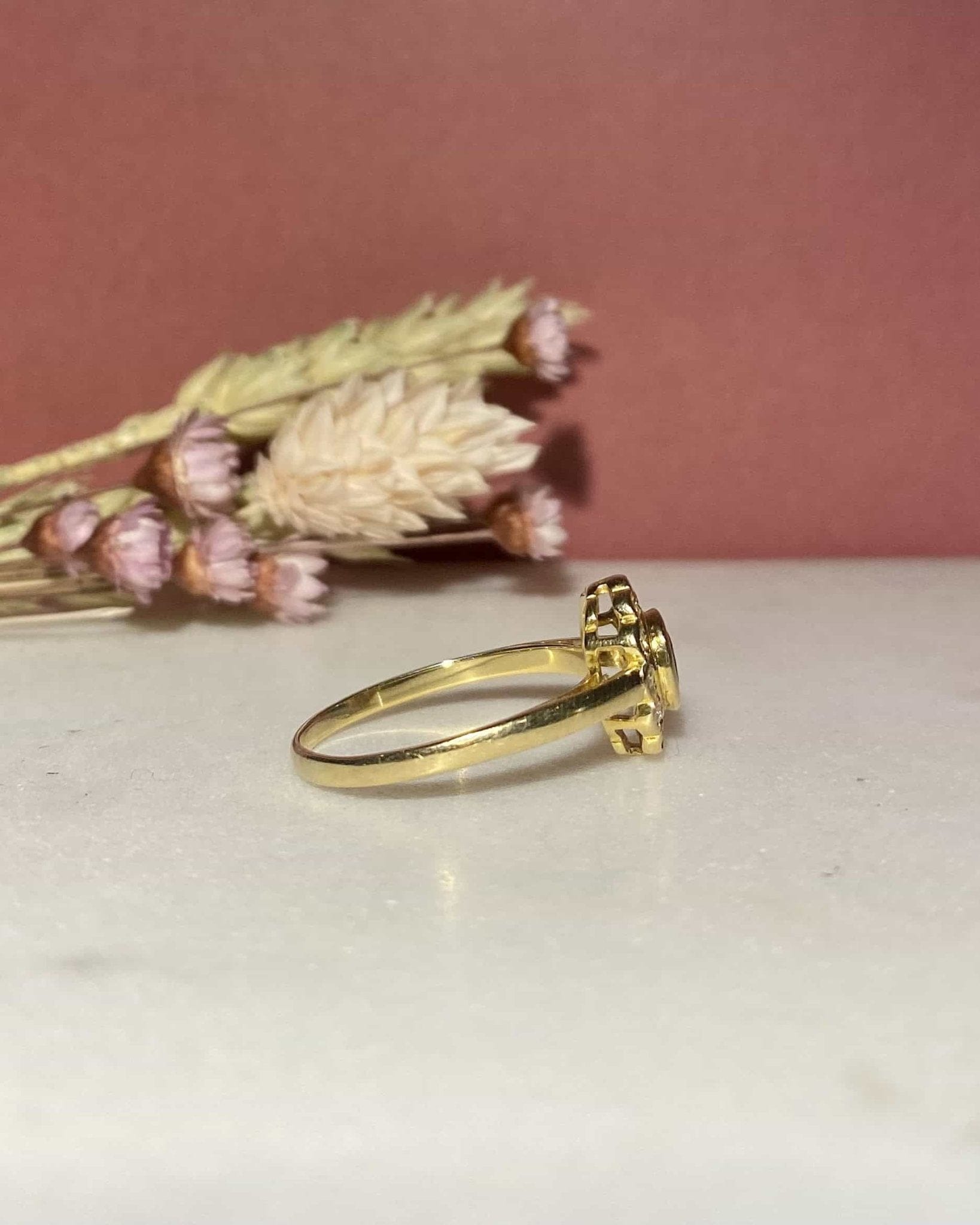 Bague Marguerite Saphir 0.30 Carat & Diamants "Vivianne" - Elliade Paris