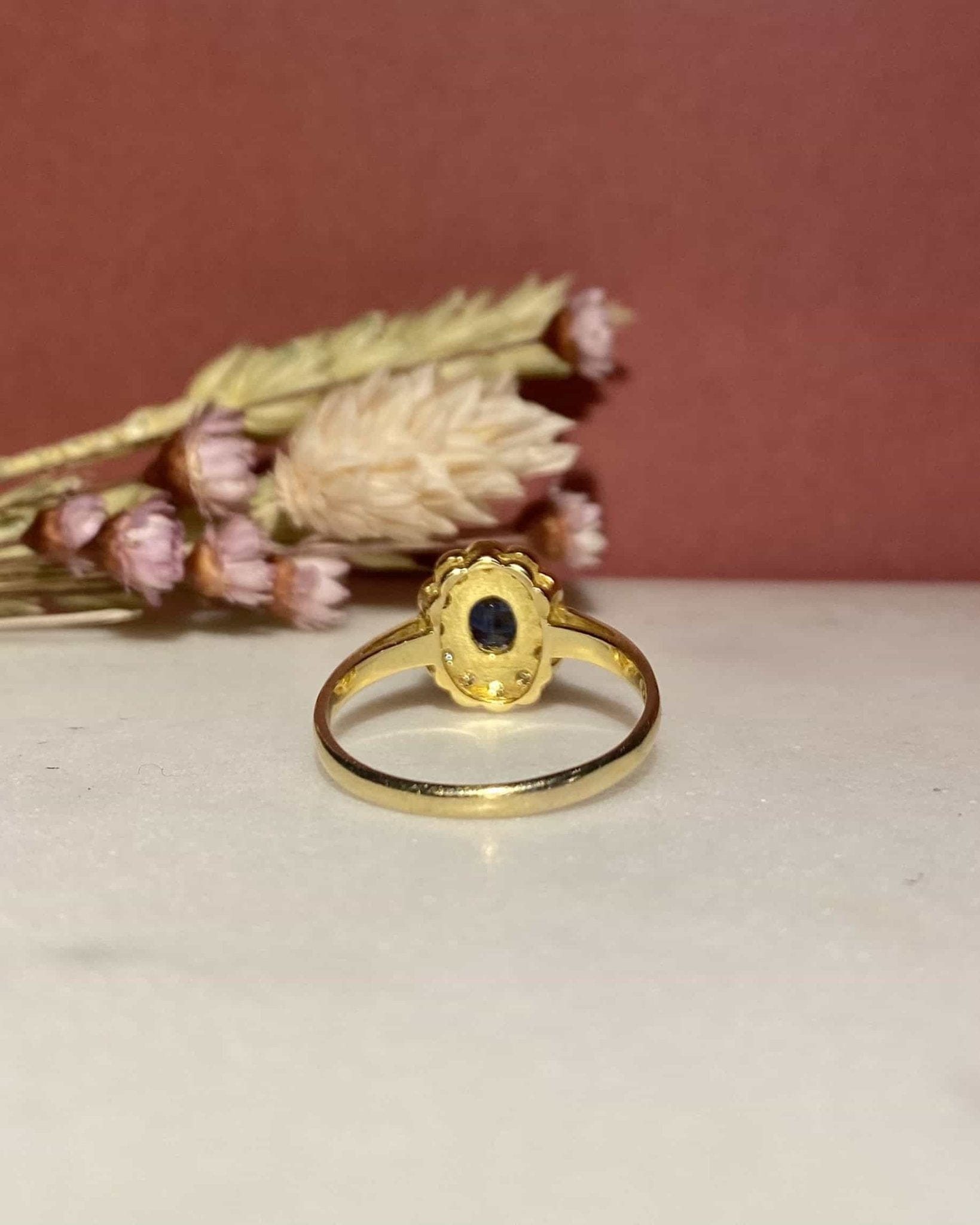 Bague Marguerite Saphir 0.30 Carat & Diamants "Vivianne" - Elliade Paris