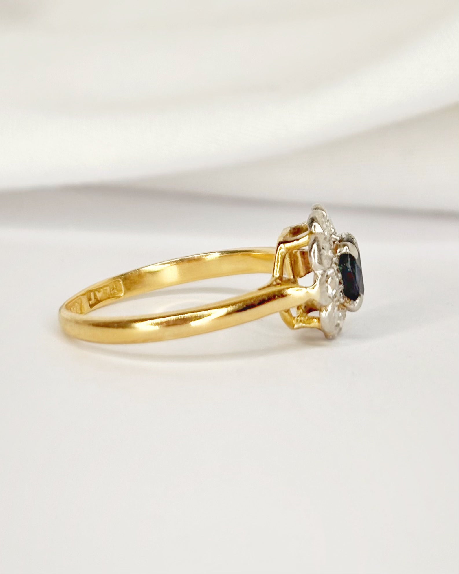 Bague Marguerite Saphir 0.40 carat & Diamants 0.30 carat "Laura" - Elliade Paris