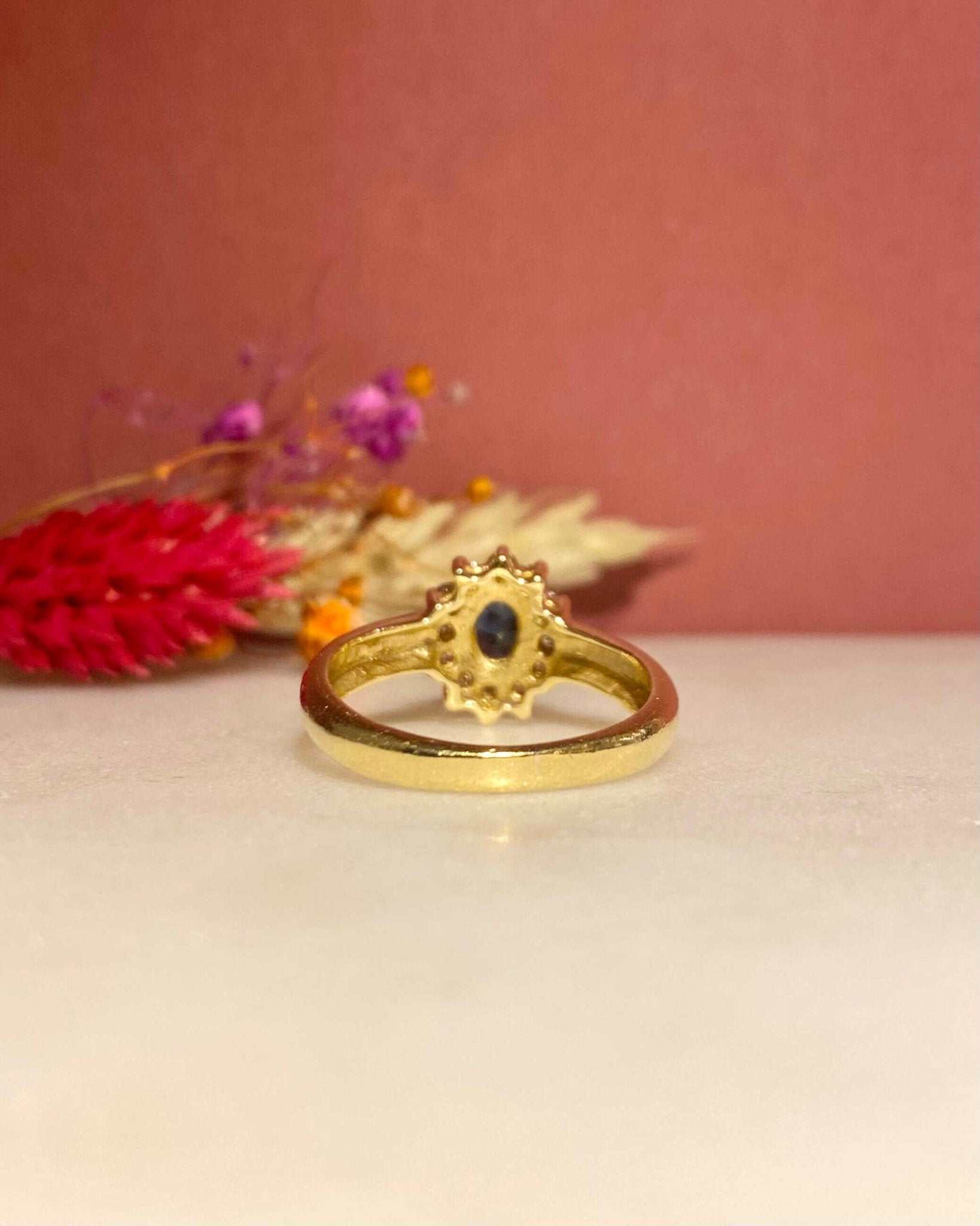 Bague Marguerite Saphir 0.40 Carat & Diamants "Constance" - Elliade Paris