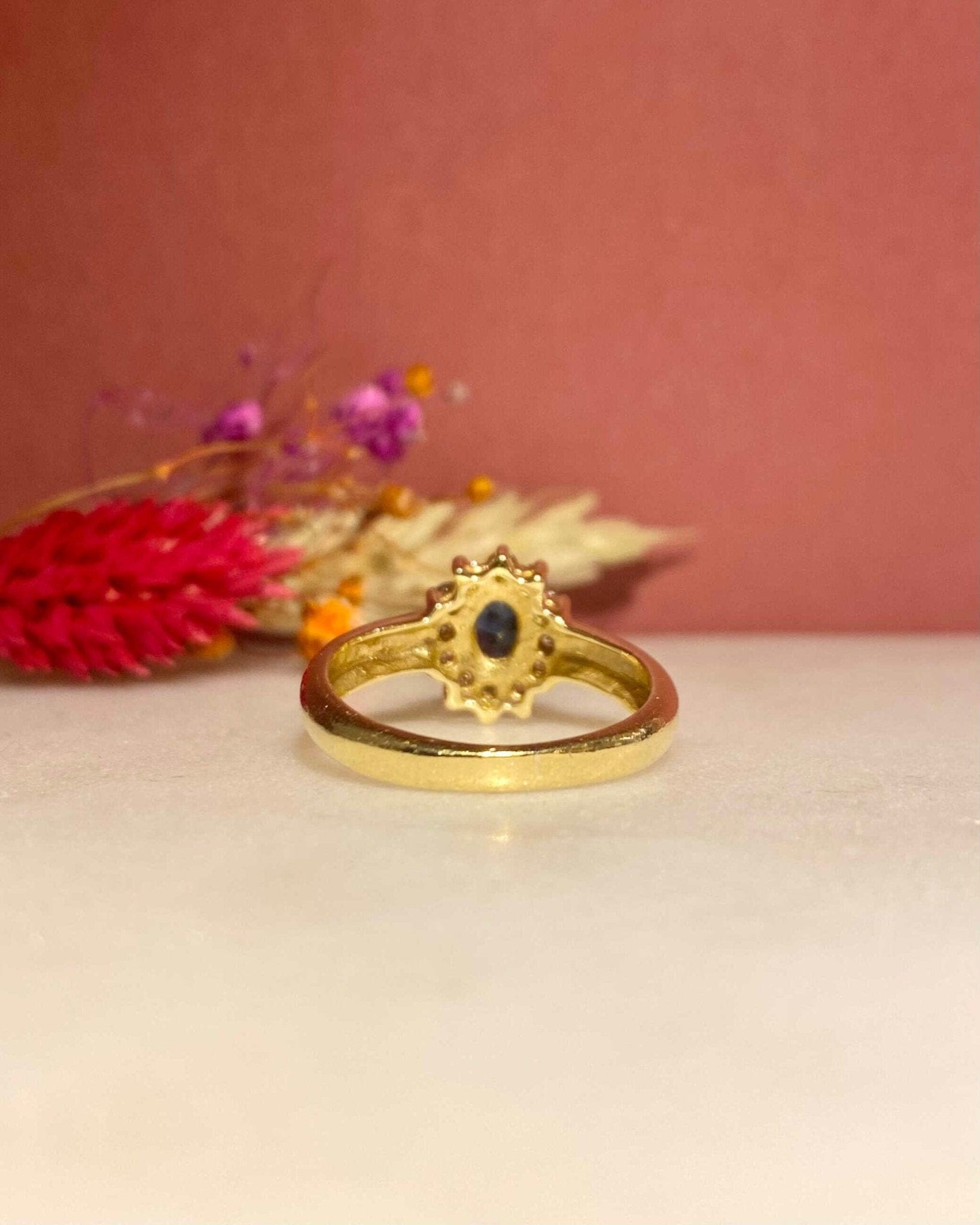 Bague Marguerite Saphir 0.40 Carat & Diamants "Constance" - Elliade Paris