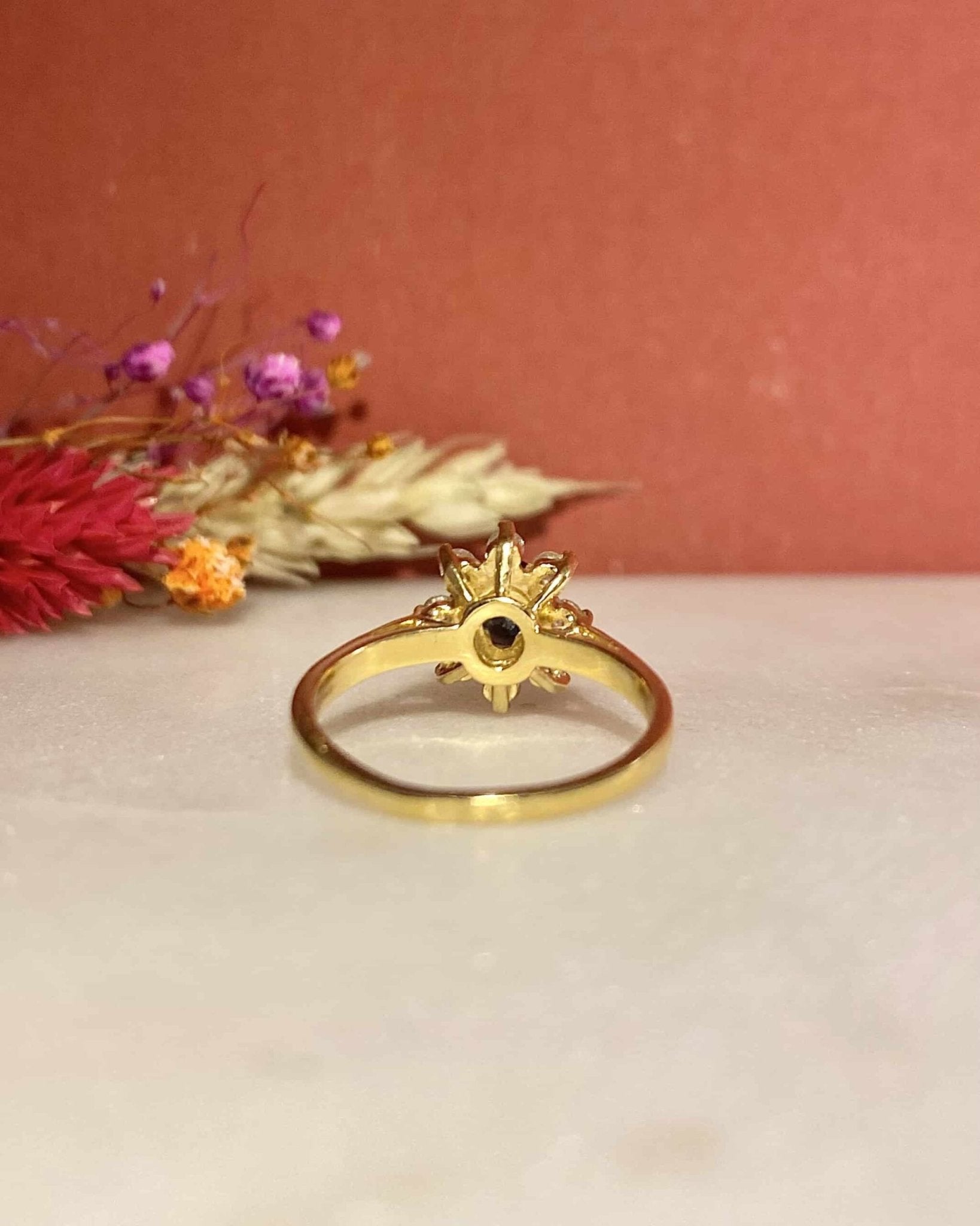 Bague Marguerite Saphir 0.44 Carat & Diamants "Lydie" - Elliade Paris