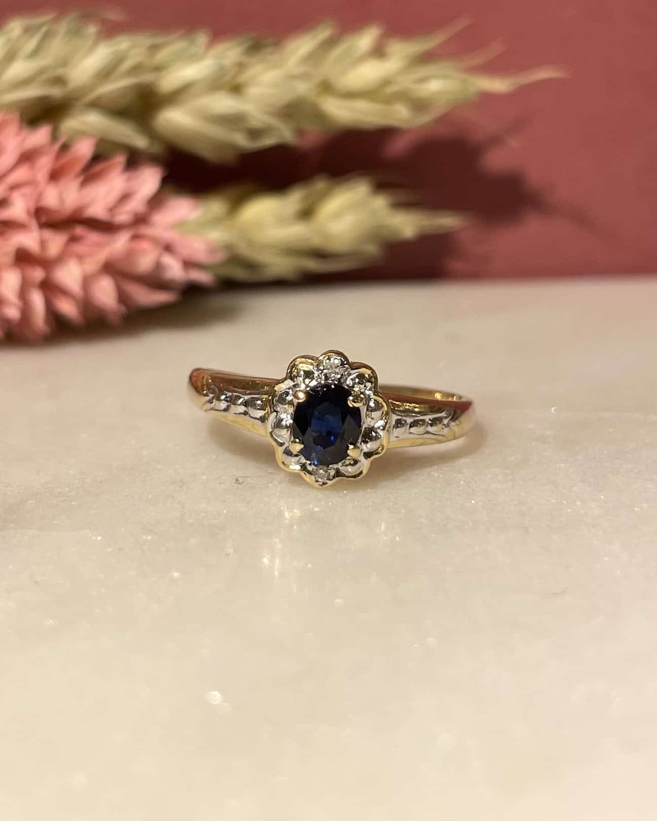Bague Marguerite Saphir 0.45 carat & Diamants "Ayana" - Elliade Paris