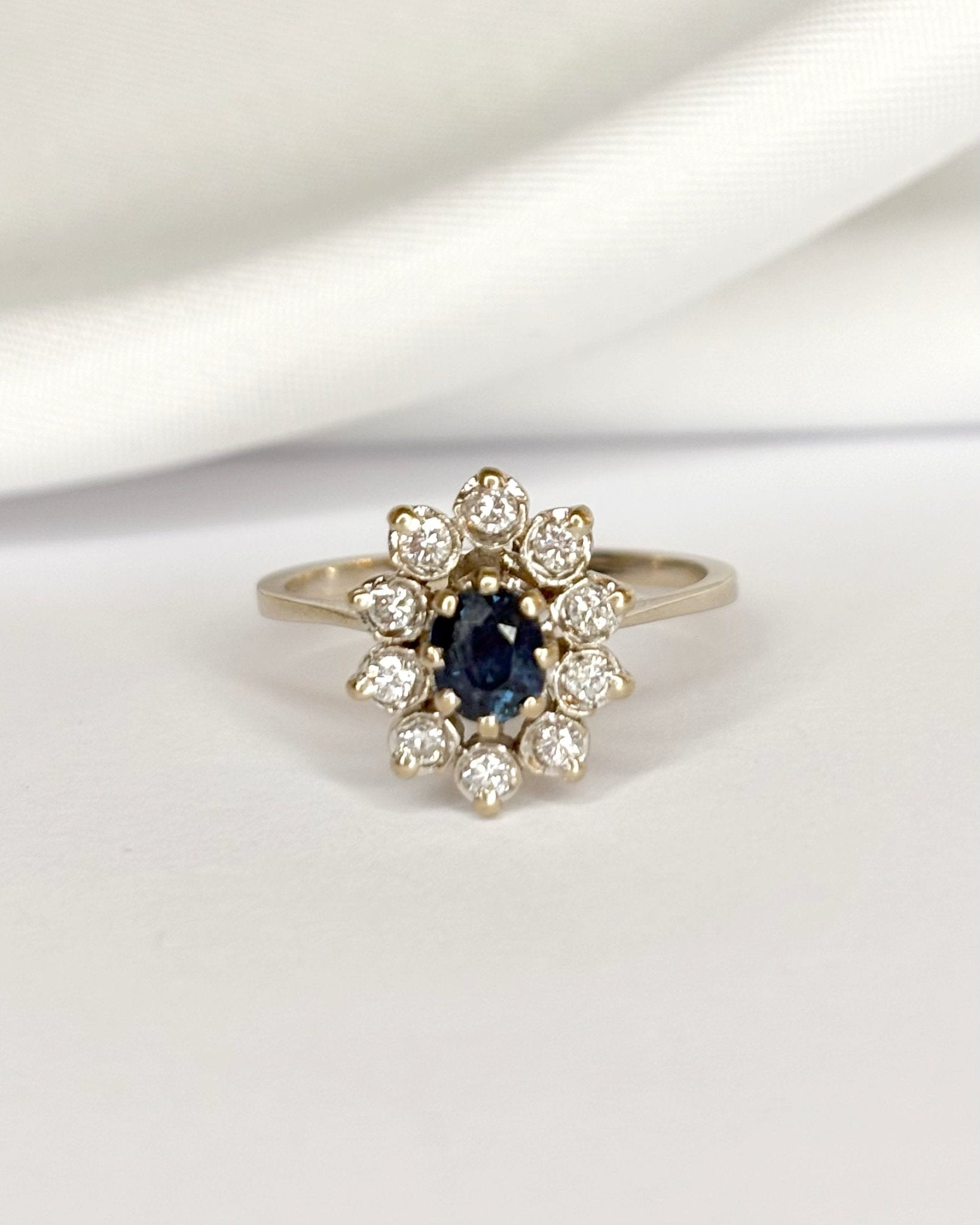 Bague Marguerite Saphir 0.47 carat & Diamants 0.30 carat "Elisa" - Elliade Paris