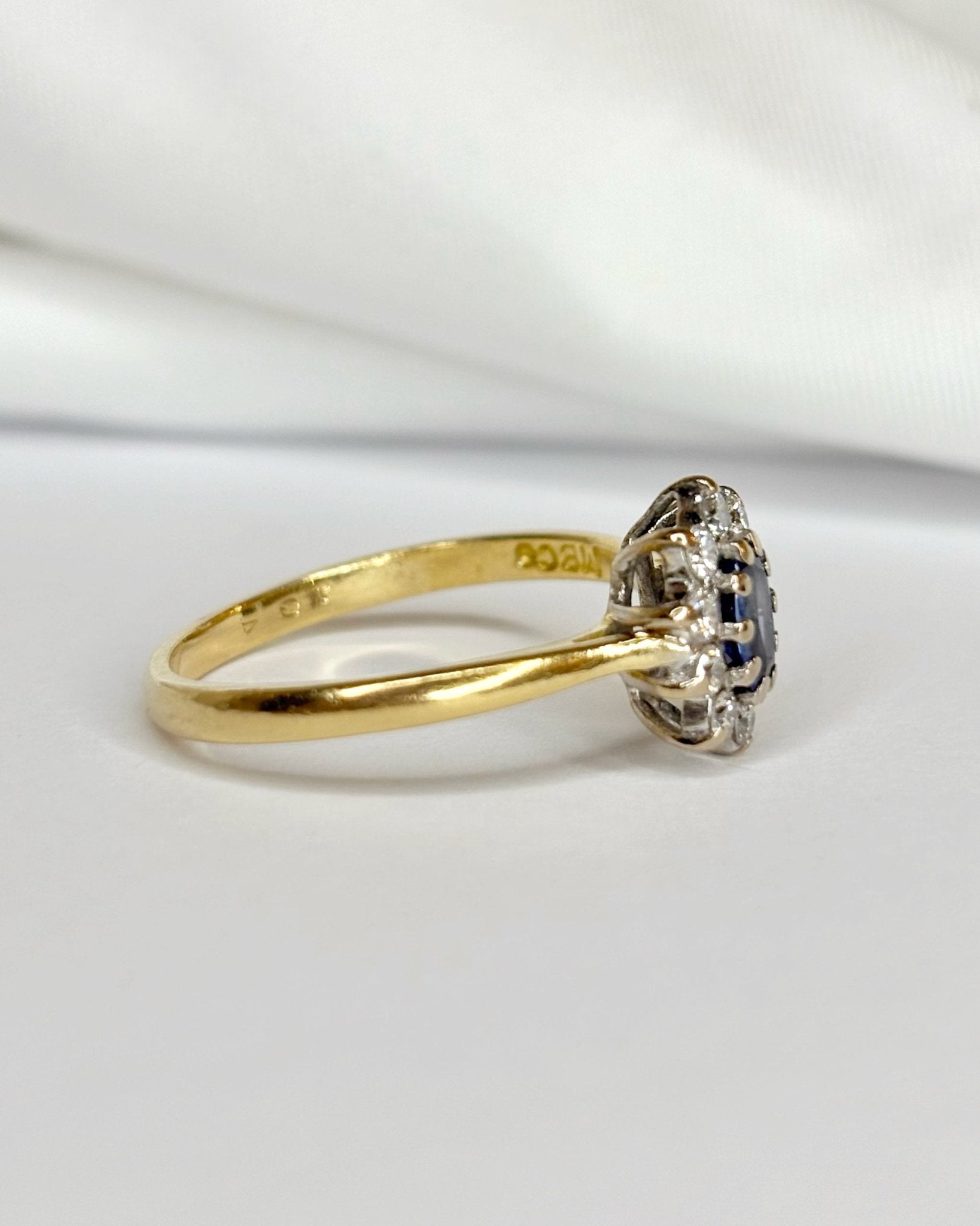 Bague Marguerite Saphir 0.50 carat & 10 Diamants "Sandy" - Elliade Paris