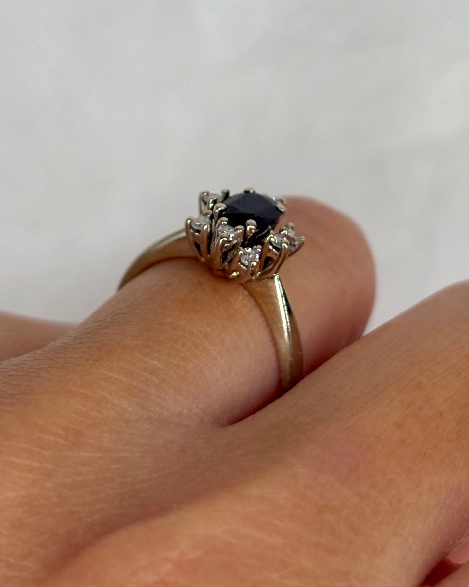 Bague Marguerite Saphir 0.50 carat & 8 Diamants "Charlotte" - Elliade Paris