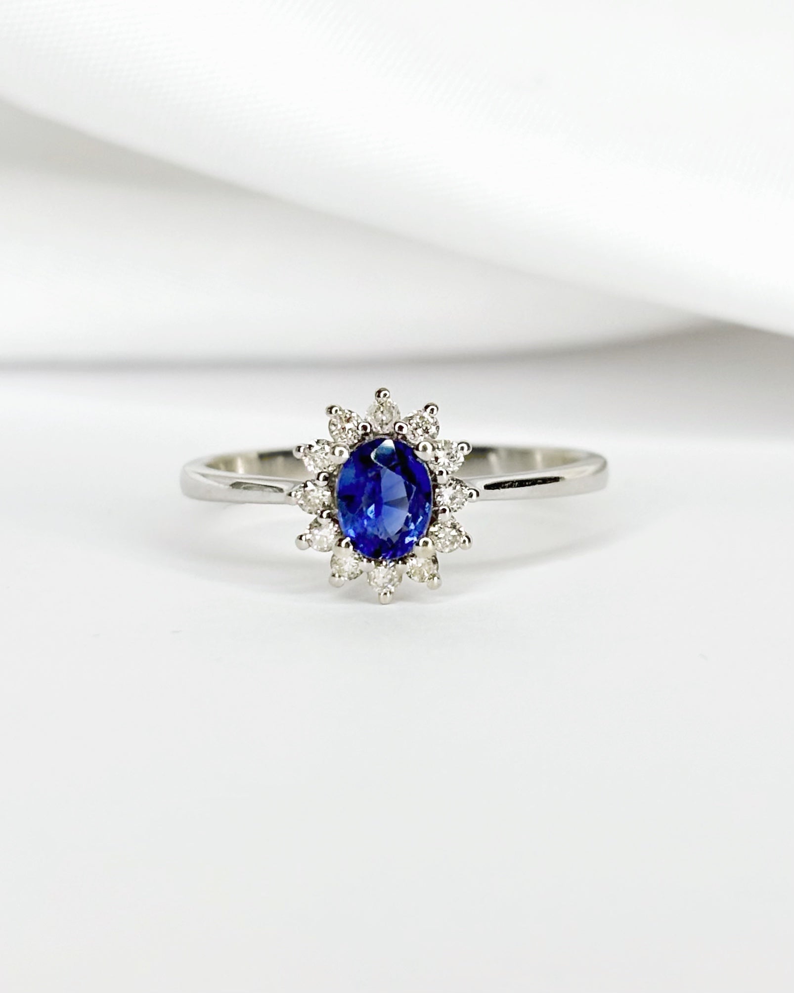 Bague Marguerite Saphir 0.50 carat & Diamants 0.24 carat "Céline" - Elliade Paris