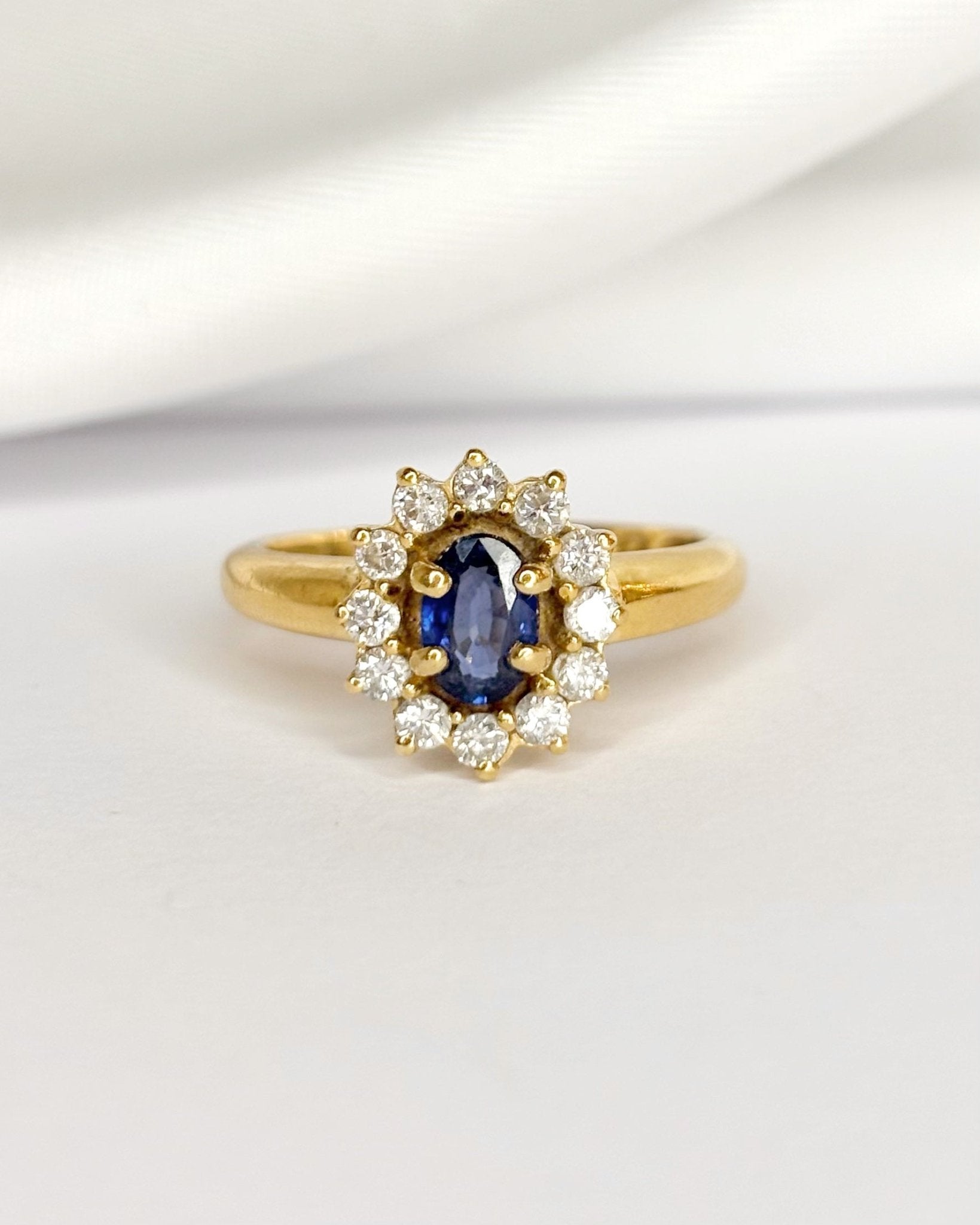 Bague Marguerite Saphir 0.50 carat & Diamants 0.36 carat "Thémis" - Elliade Paris
