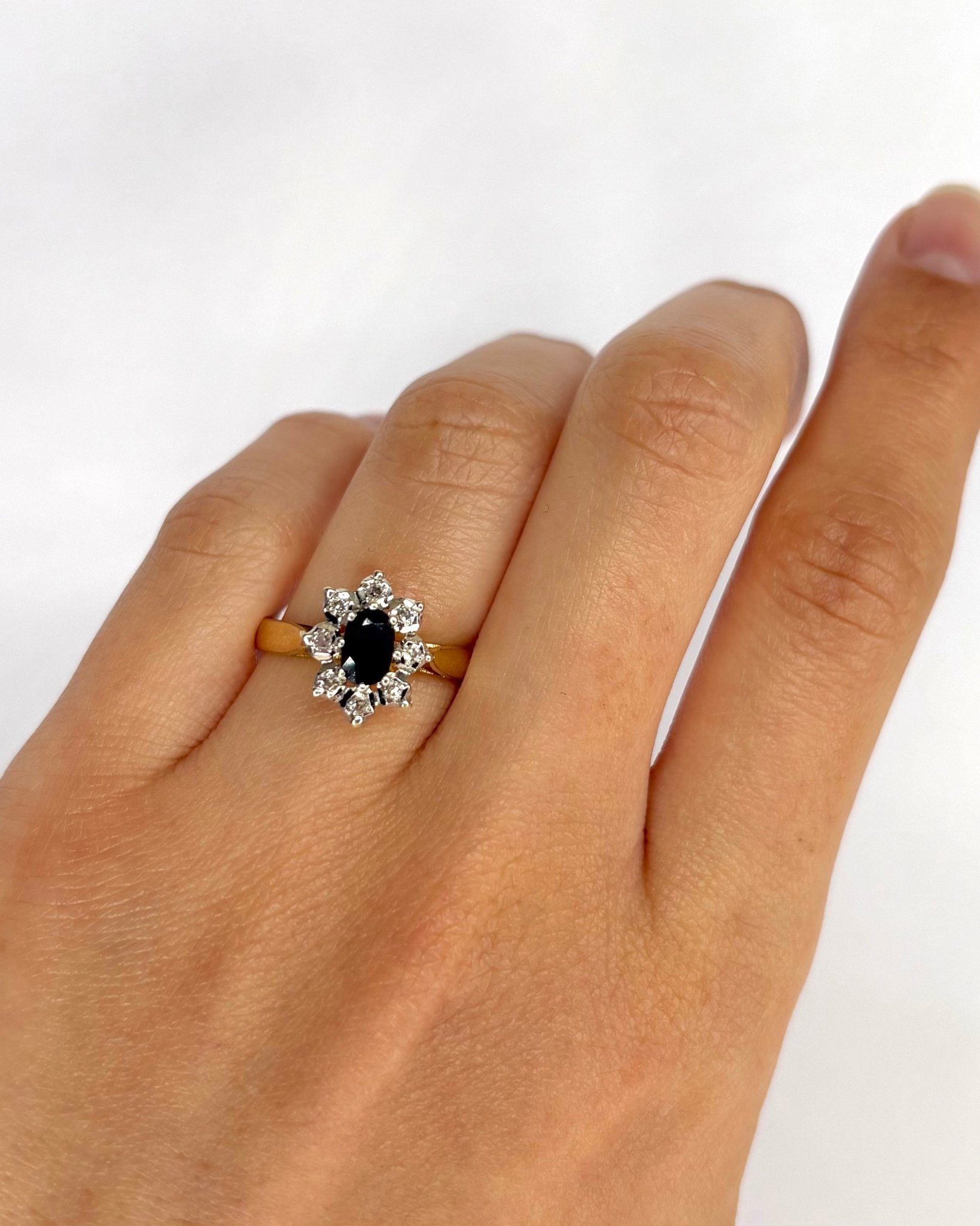 Bague Marguerite Saphir 0.51 carat & Diamants "Dalida" - Elliade Paris