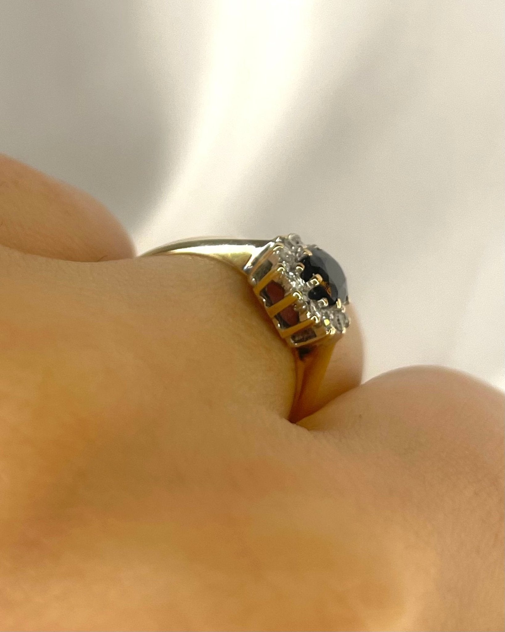 Bague Marguerite Saphir 0.51 carat & Diamants "Lola" - Elliade Paris