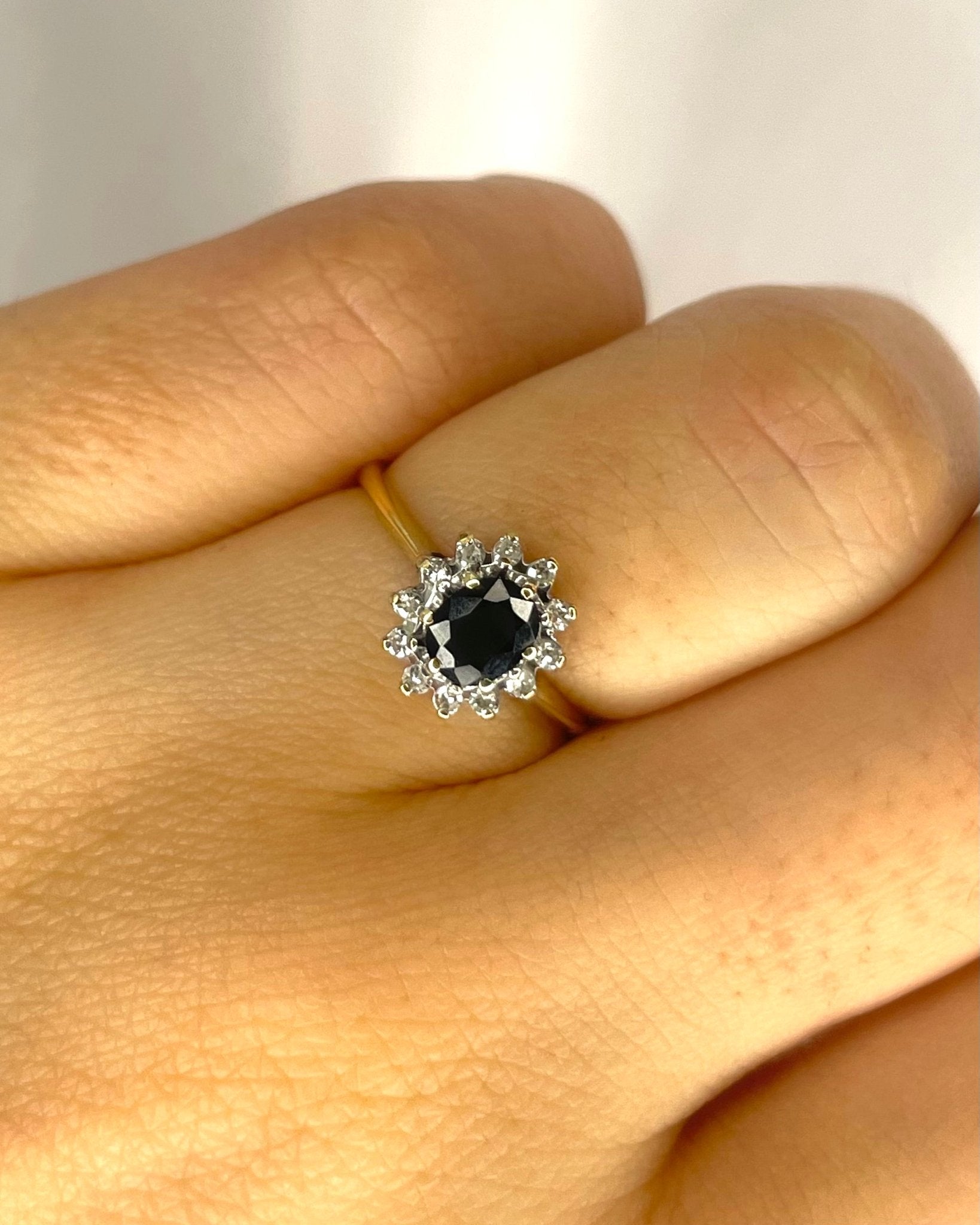 Bague Marguerite Saphir 0.51 carat & Diamants "Lola" - Elliade Paris
