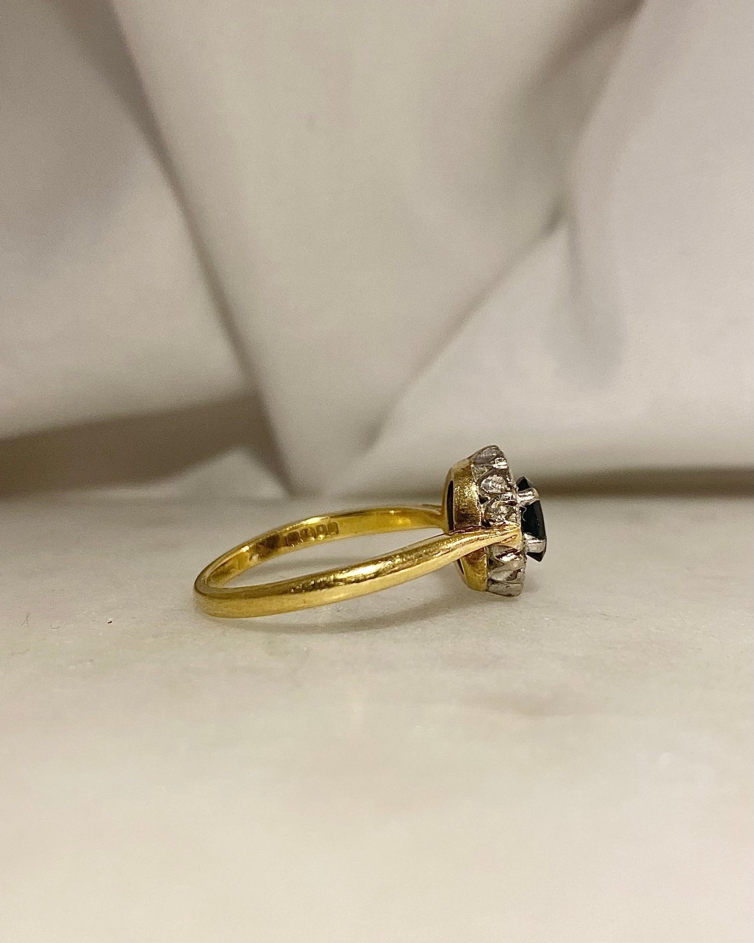 Bague Marguerite Saphir 0.55 carat & Diamants “Alexane” - Elliade Paris