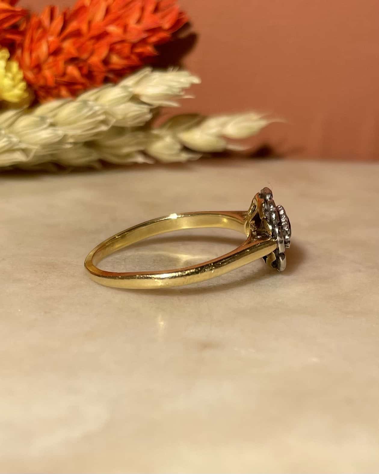 Bague Marguerite Saphir 0.55 carat & Diamants "Célestine" - Elliade Paris