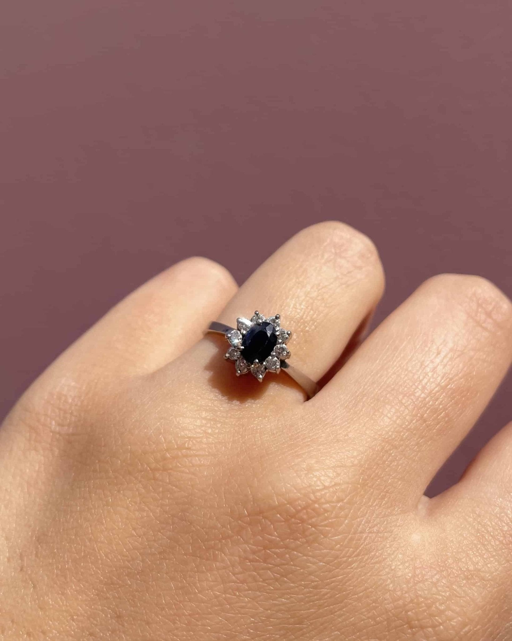 Bague Marguerite Saphir 0.55 carat & Diamants "Delphine" - Elliade Paris