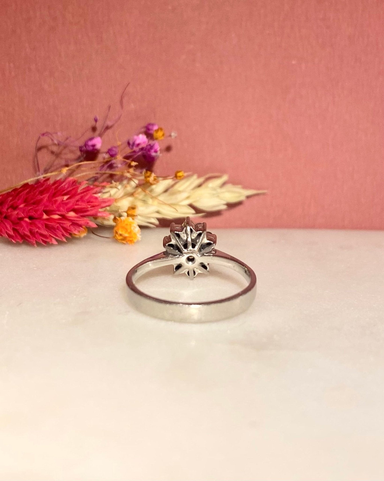 Bague Marguerite Saphir 0.55 carat & Diamants "Delphine" - Elliade Paris
