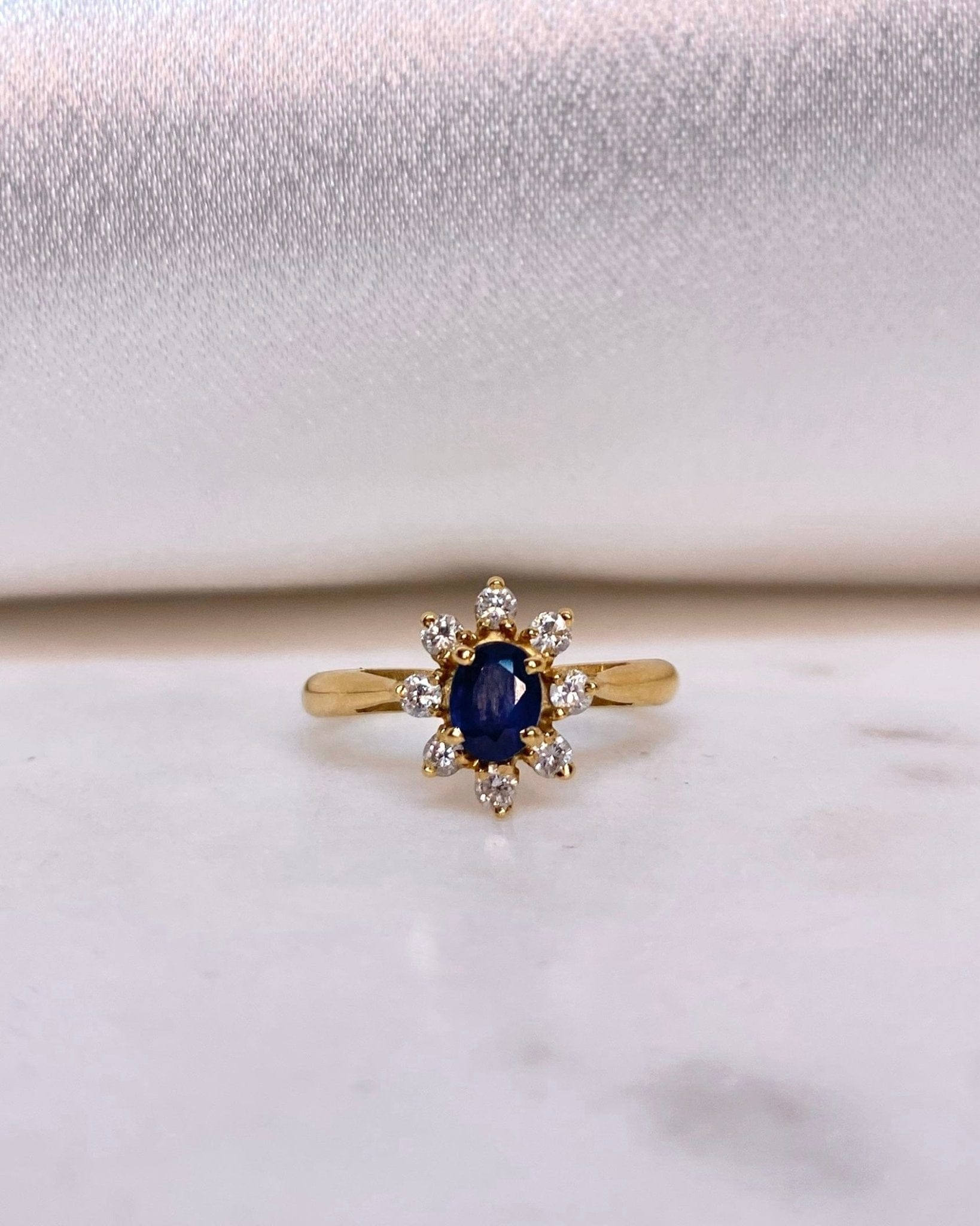 Bague Marguerite Saphir 0.55 carat & Diamants “Flora” - Elliade Paris