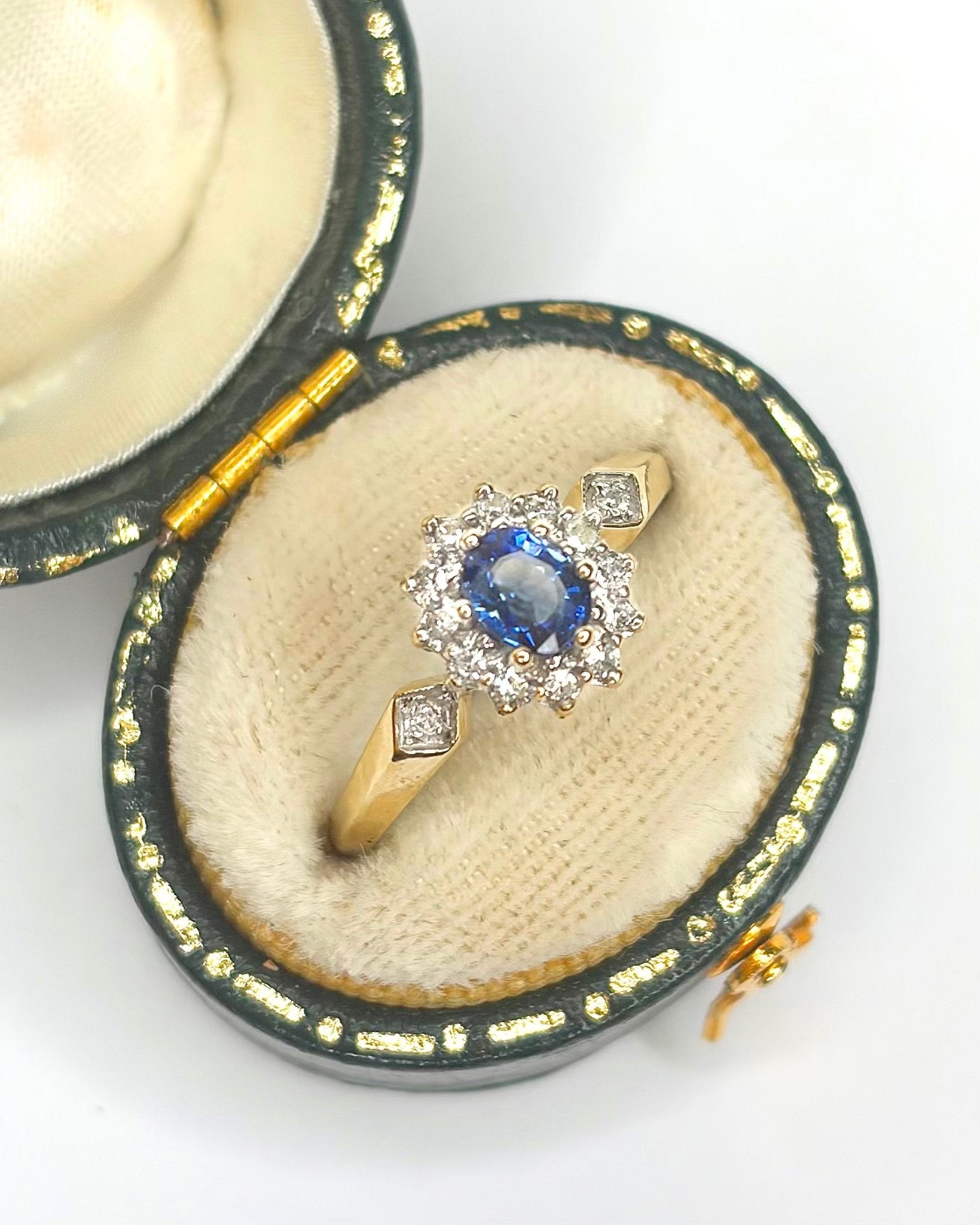Bague Marguerite Saphir 0.55 carat & Diamants "Marion" - Elliade Paris
