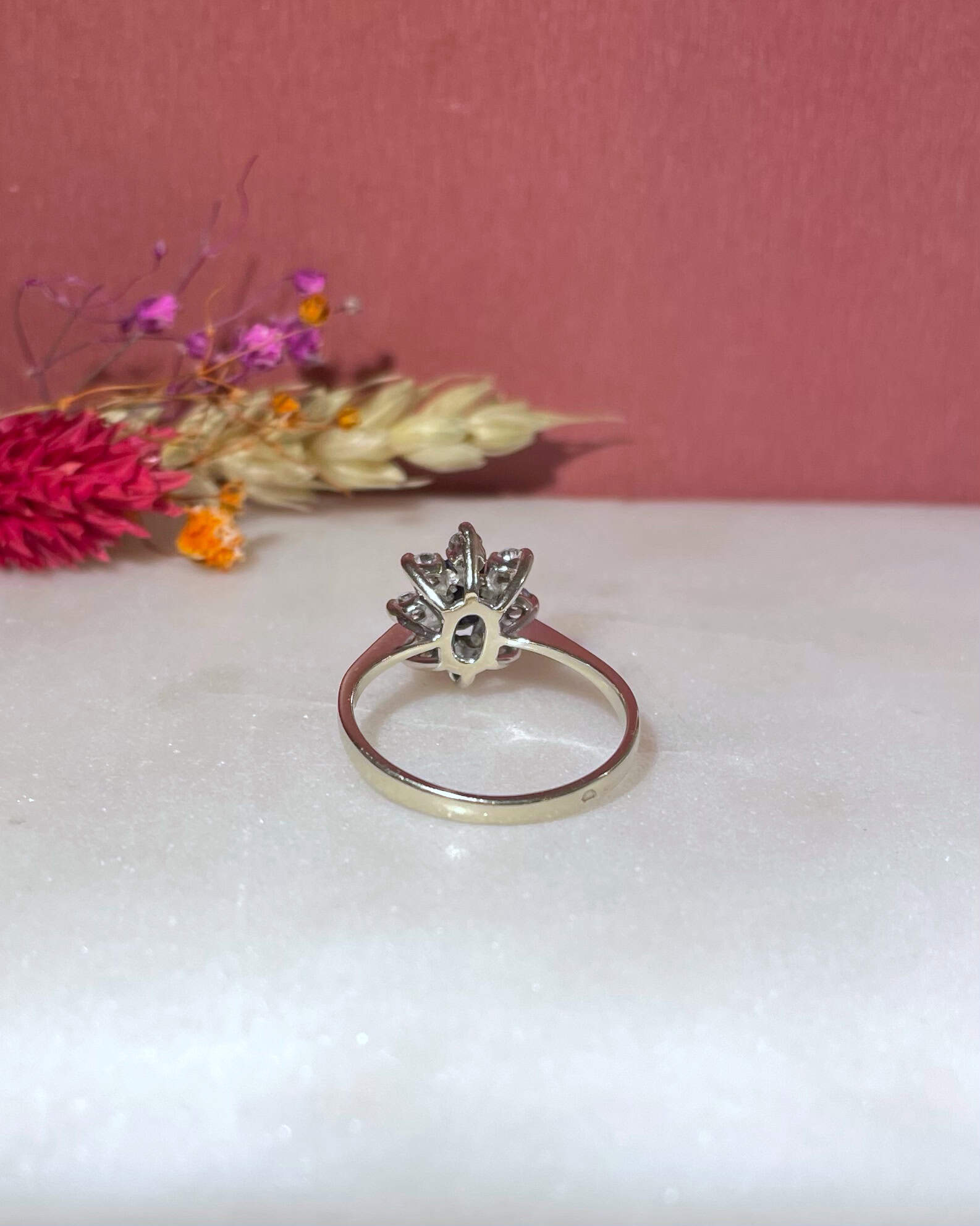Bague Marguerite Saphir 0.55 Carat & Diamants "Rory" - Elliade Paris