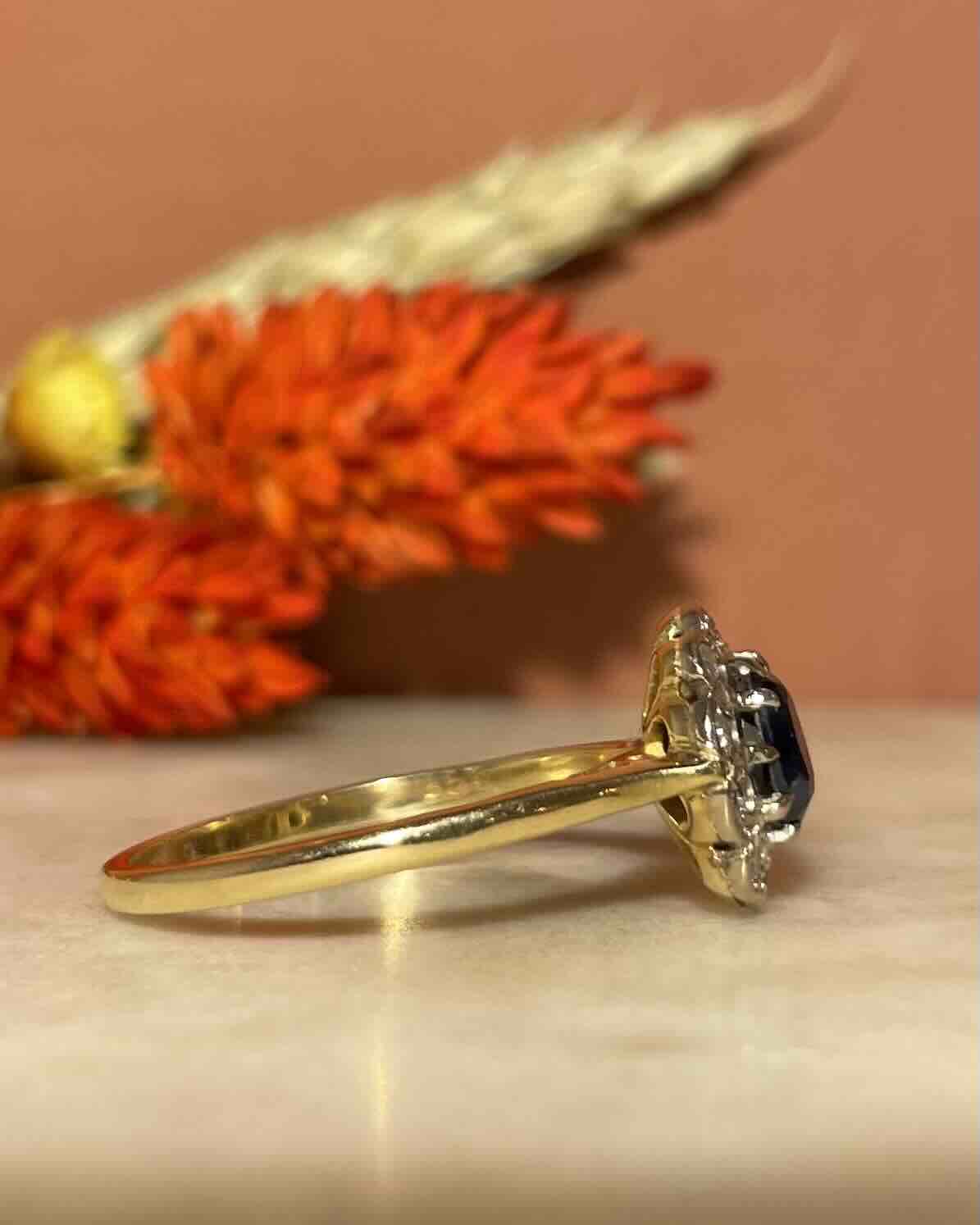 Bague Marguerite Saphir 0.55 carat & Diamants "Sidonie" - Elliade Paris