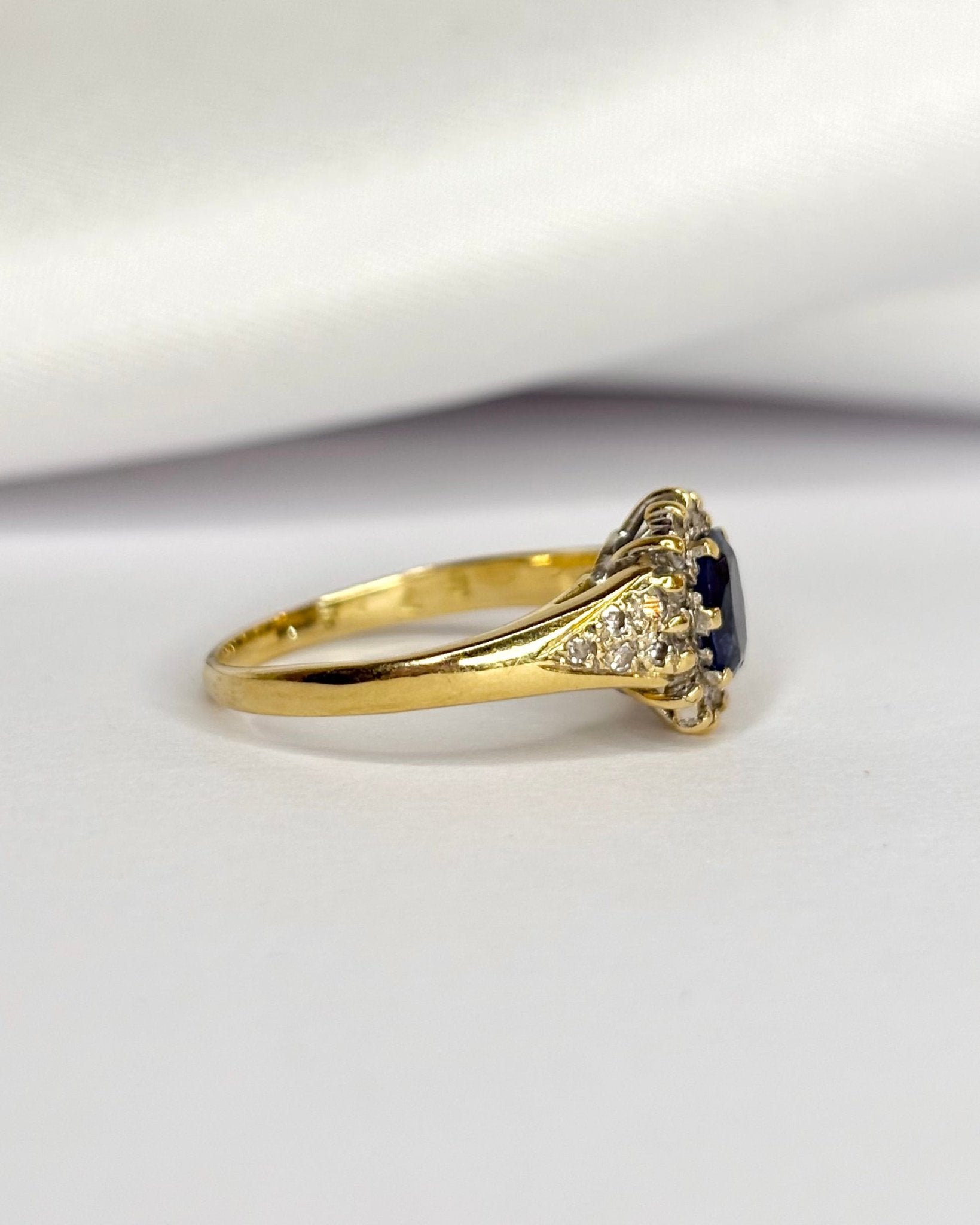 Bague Marguerite Saphir 0.60 carat & Diamants "Raina" - Elliade Paris