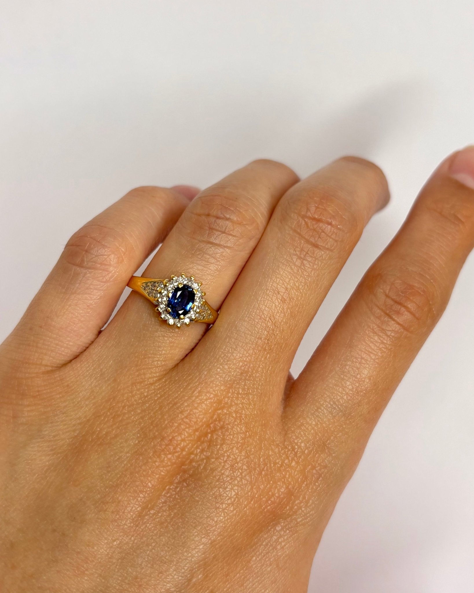 Bague Marguerite Saphir 0.60 carat & Diamants "Raina" - Elliade Paris