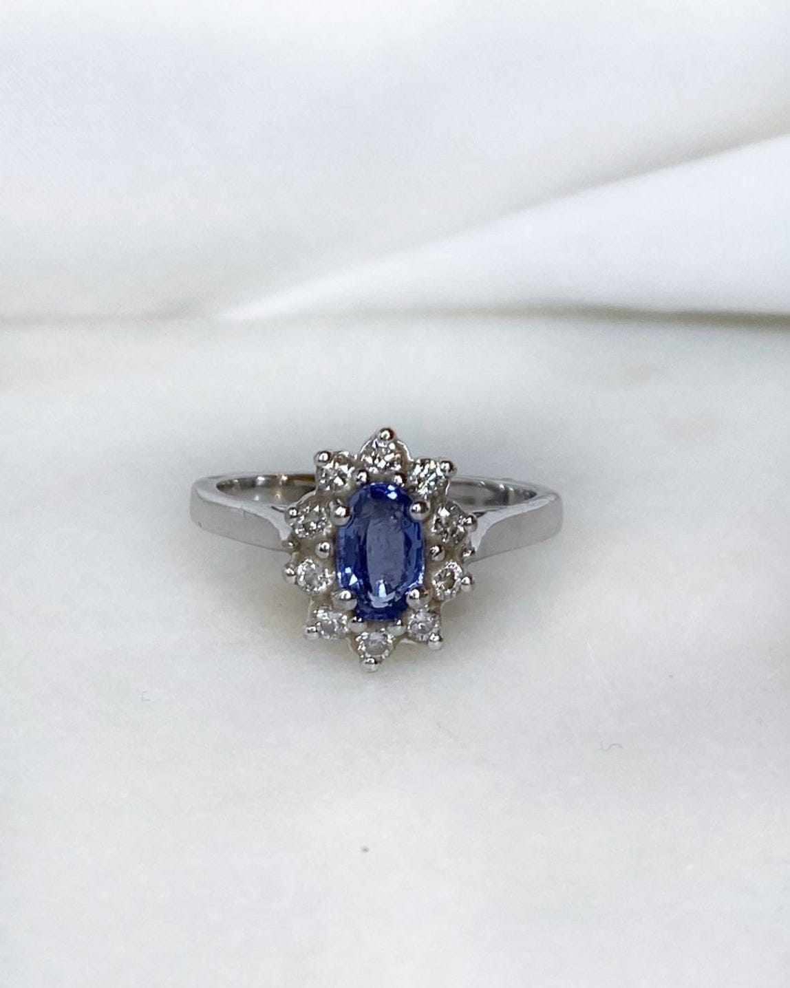 Bague Marguerite Saphir 0.62 carat & Diamants "Aubeline" - Elliade Paris