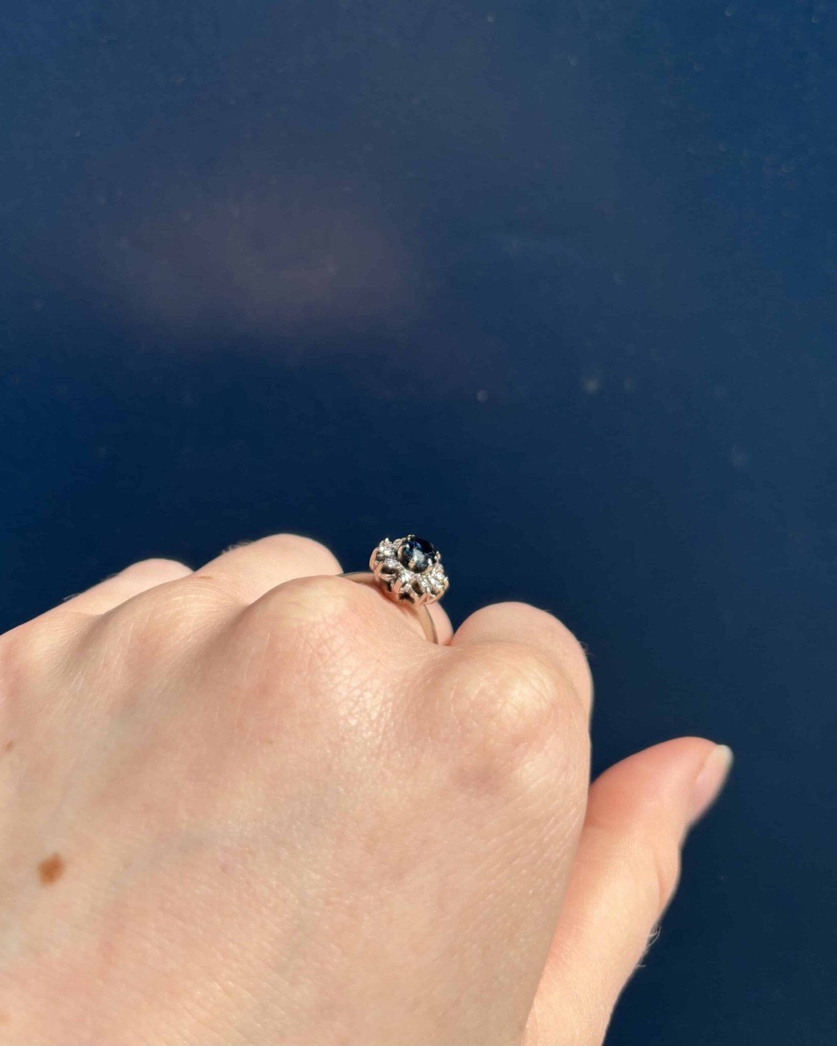 Bague Marguerite Saphir 0.65 Carat & Diamants "Aby" - Elliade Paris