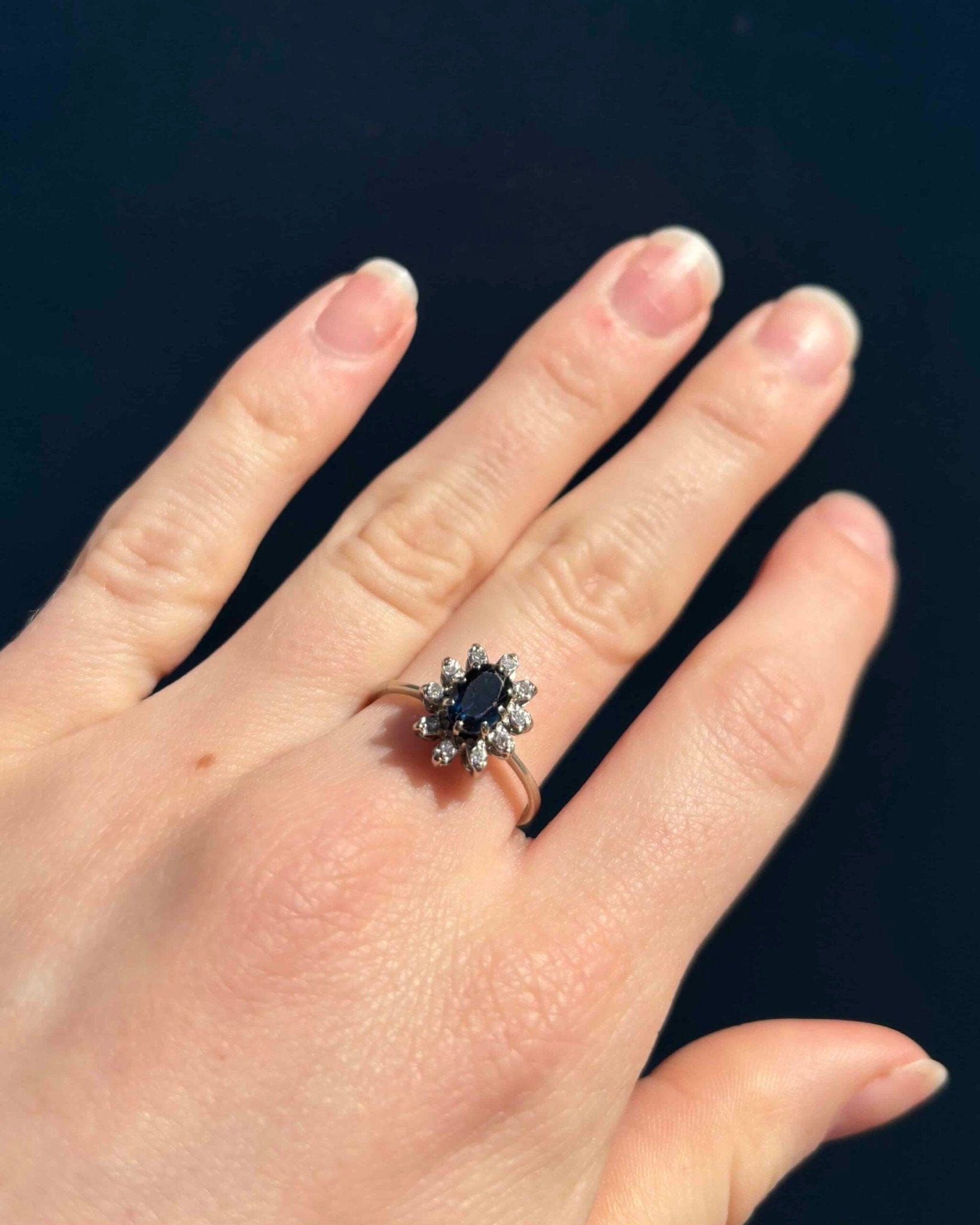 Bague Marguerite Saphir 0.65 Carat & Diamants "Aby" - Elliade Paris