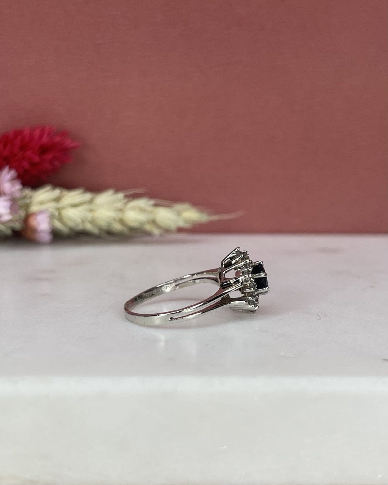 Bague Marguerite Saphir 0.65 Carat & Diamants "Eden" - Elliade Paris