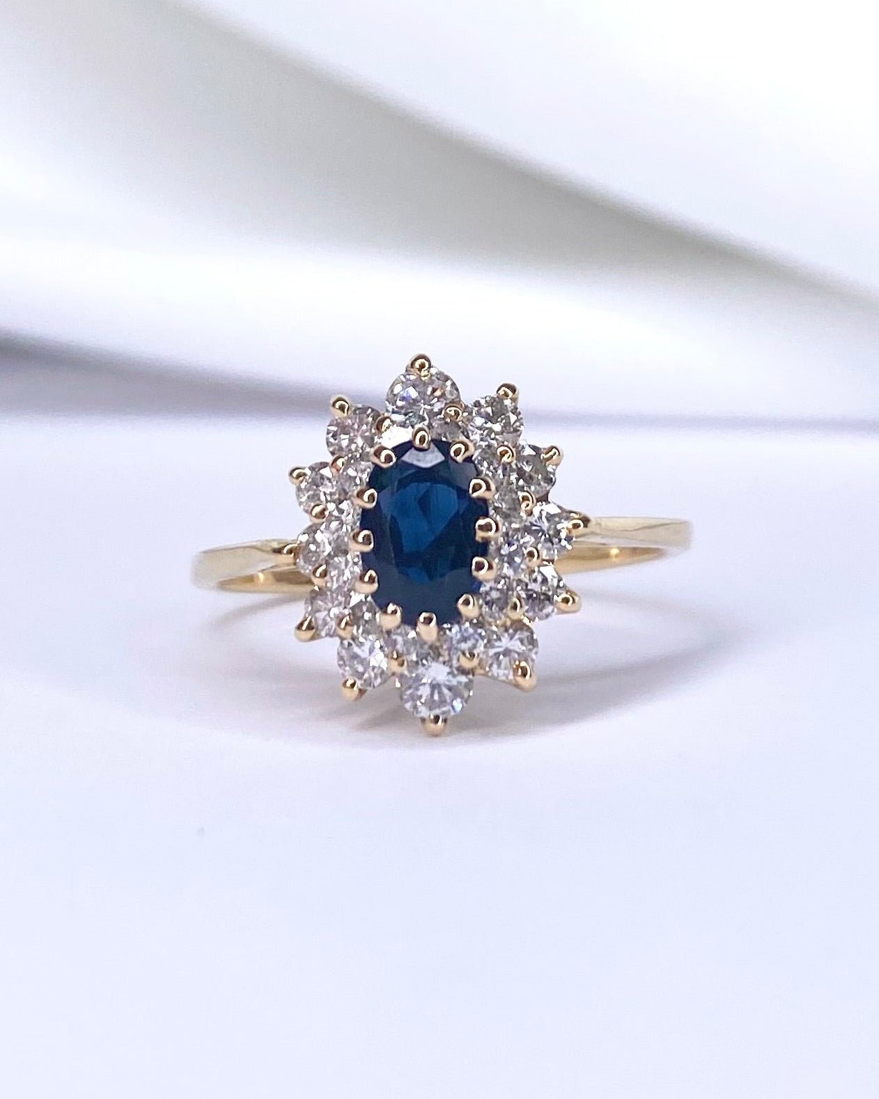 Bague Marguerite Saphir 0.67 carat & Diamants 0.46 carat "Jolene" - Elliade Paris