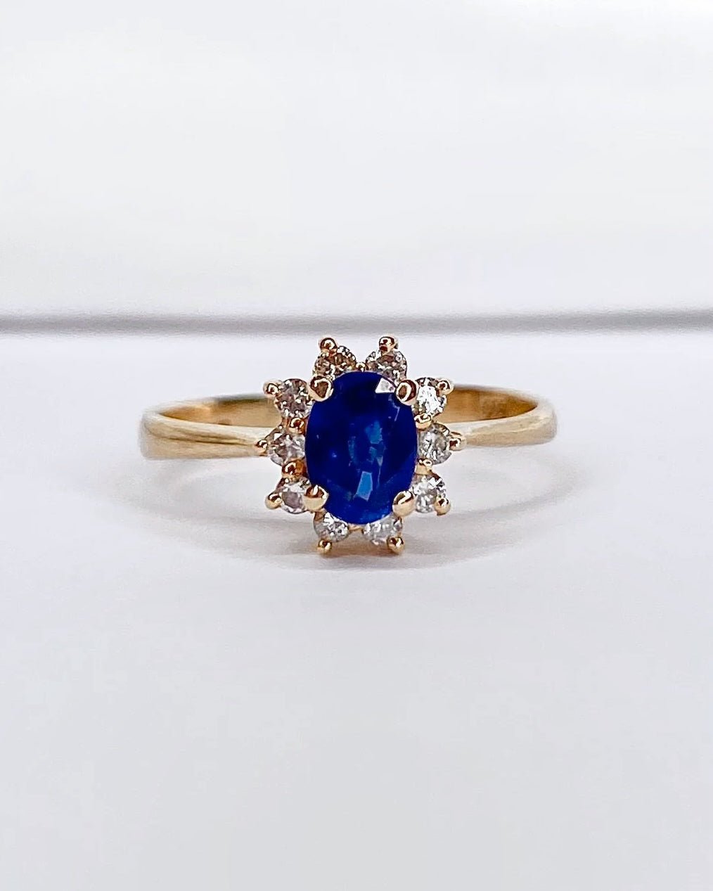 Bague Marguerite Saphir 0.67 carat & Diamants "Gabrielle" - Elliade Paris