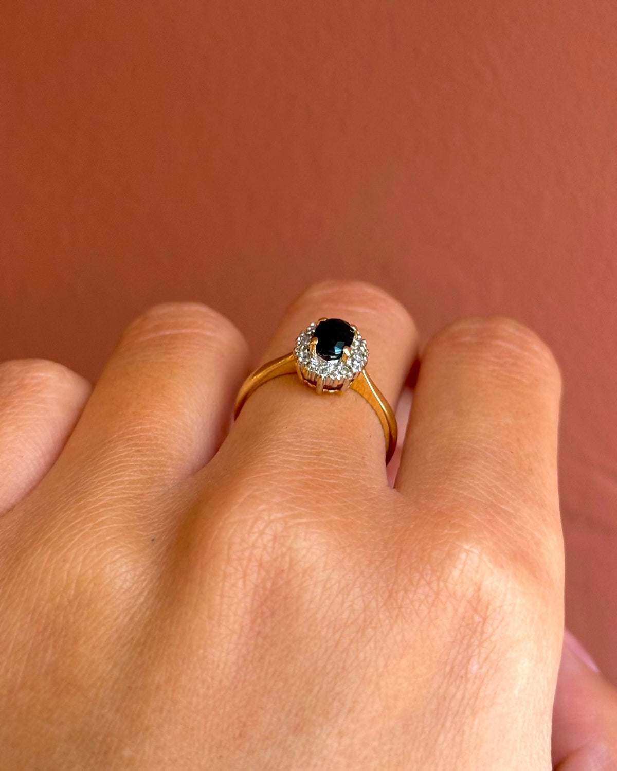 Bague Marguerite Saphir 0.69 carat & Diamants 0.70 carat "Estelle" - Elliade Paris